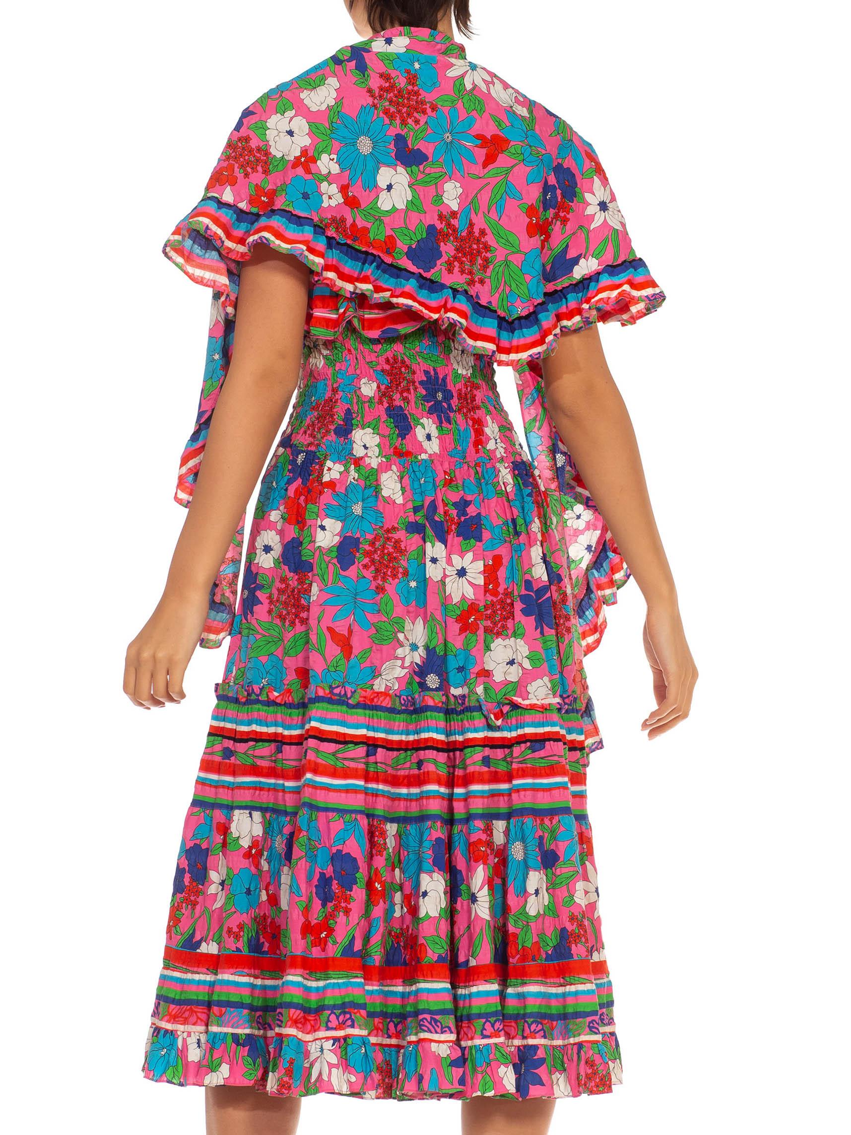 DIANE FREIS Rosa &amp; Blau gestreiftes geblümtes Smocked-Kleid aus Baumwolle mit passenden Trägern, 1970er Jahre  im Angebot 4