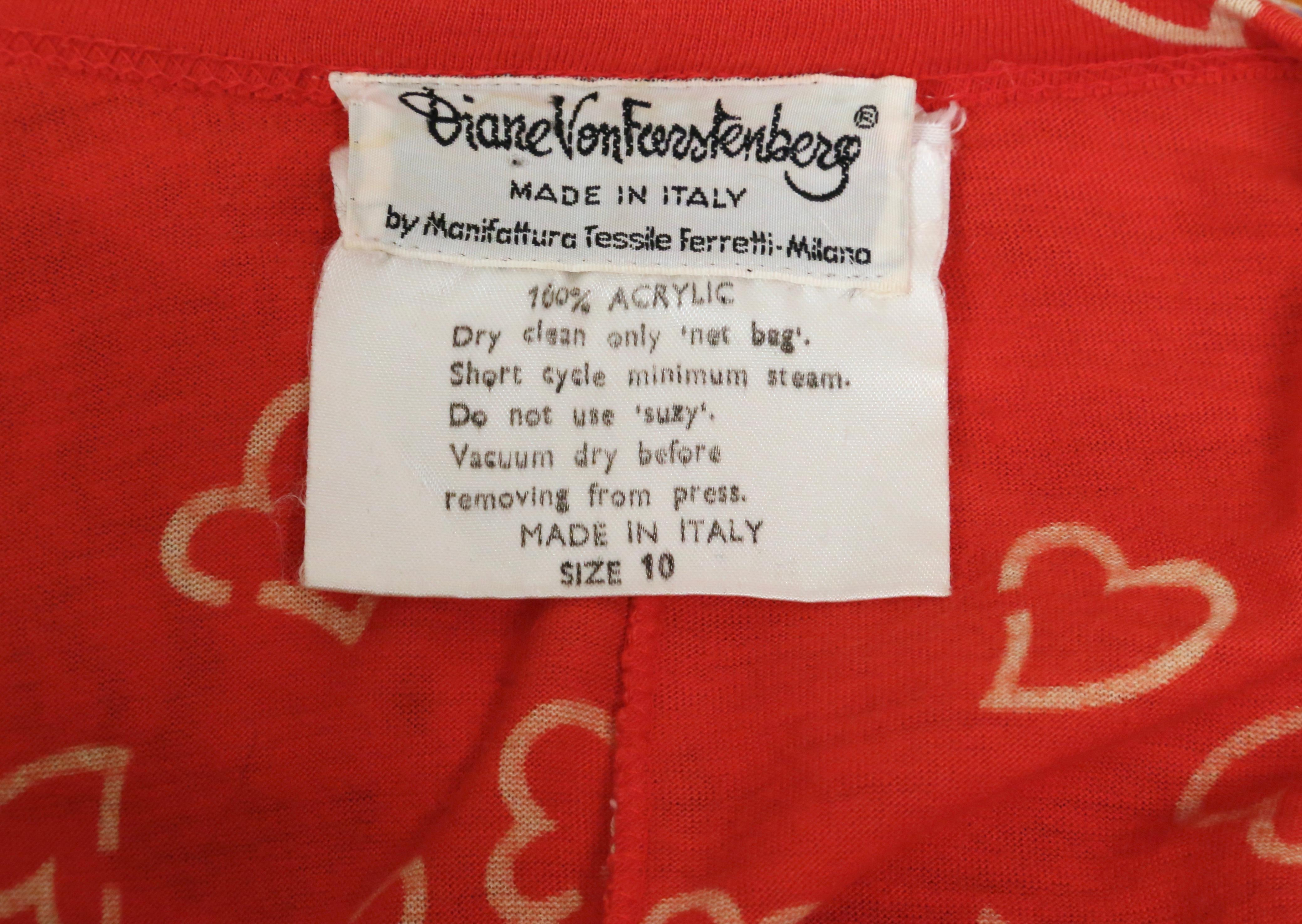 DIANE VON FURSTENBERG Robe portefeuille imprimée en forme de cœur rouge, années 1970 en vente 3