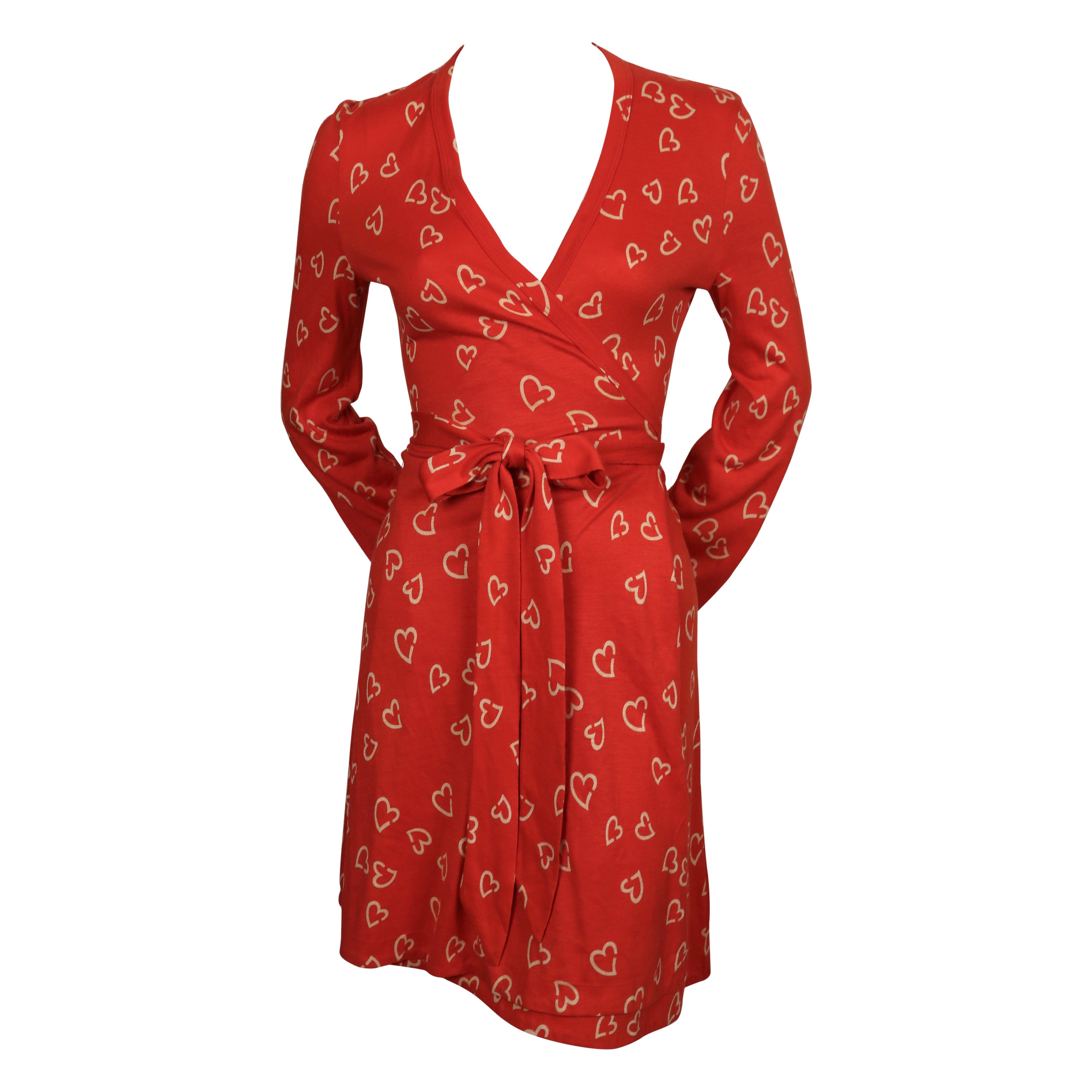 DIANE VON FURSTENBERG Robe portefeuille imprimée en forme de cœur rouge, années 1970