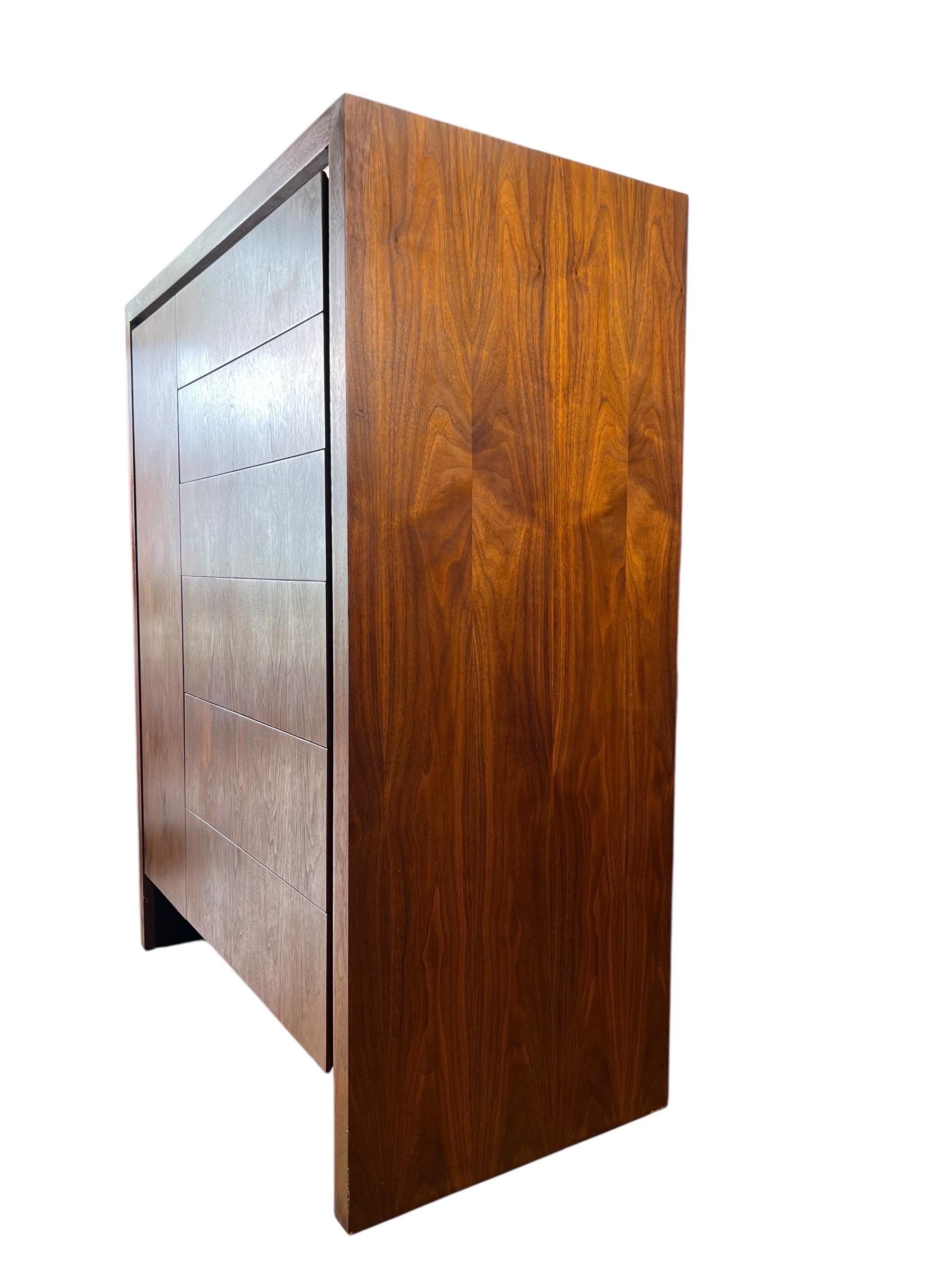 1970s Dillingham Walnut Armoire Chest of Drawers Highboy In Good Condition For Sale In Esperance, NY