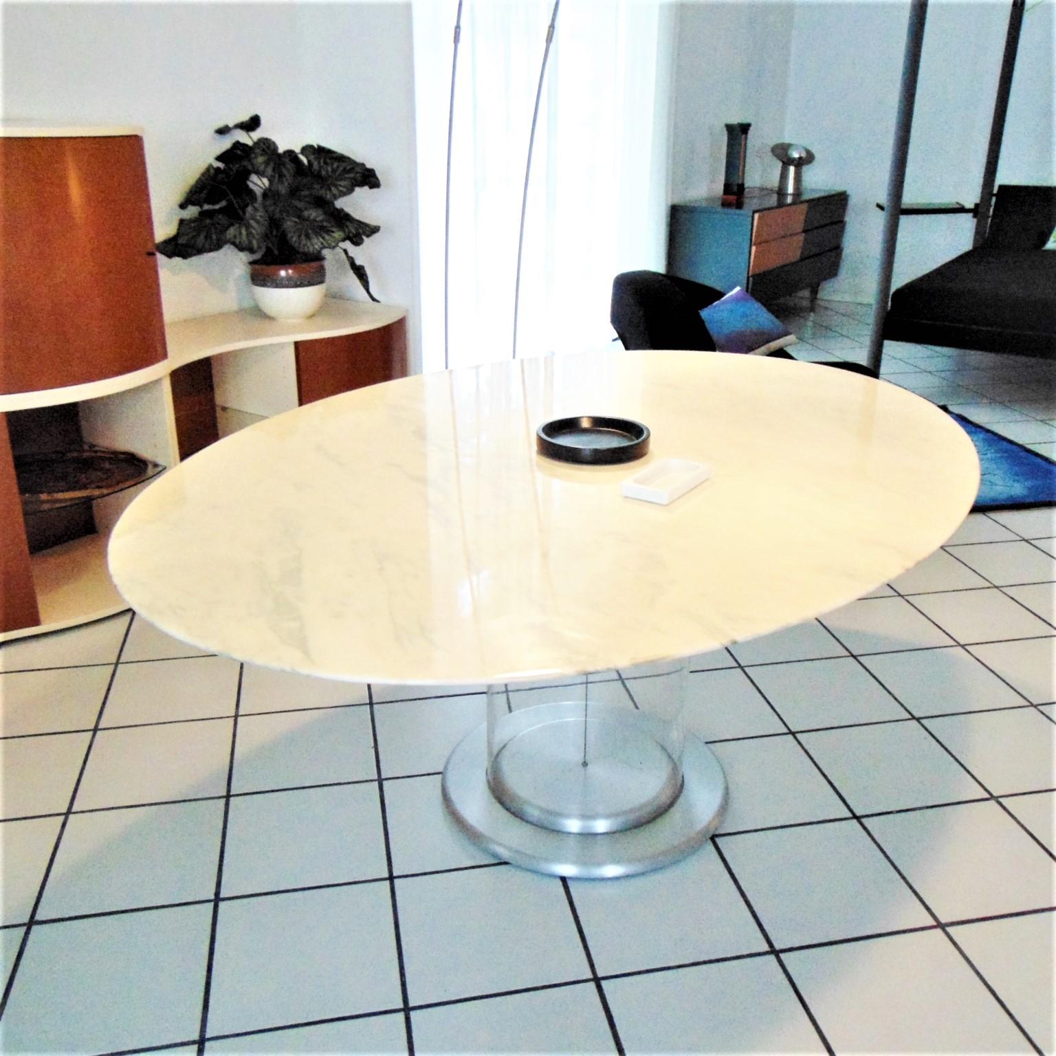 1970s Dining Table, White Marble, Lucite Base Claudio Salocchi for Sormani Italy 3