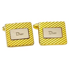 1970 Boutons de manchette Dior en métal doré avec plaque de logo en métal argenté
