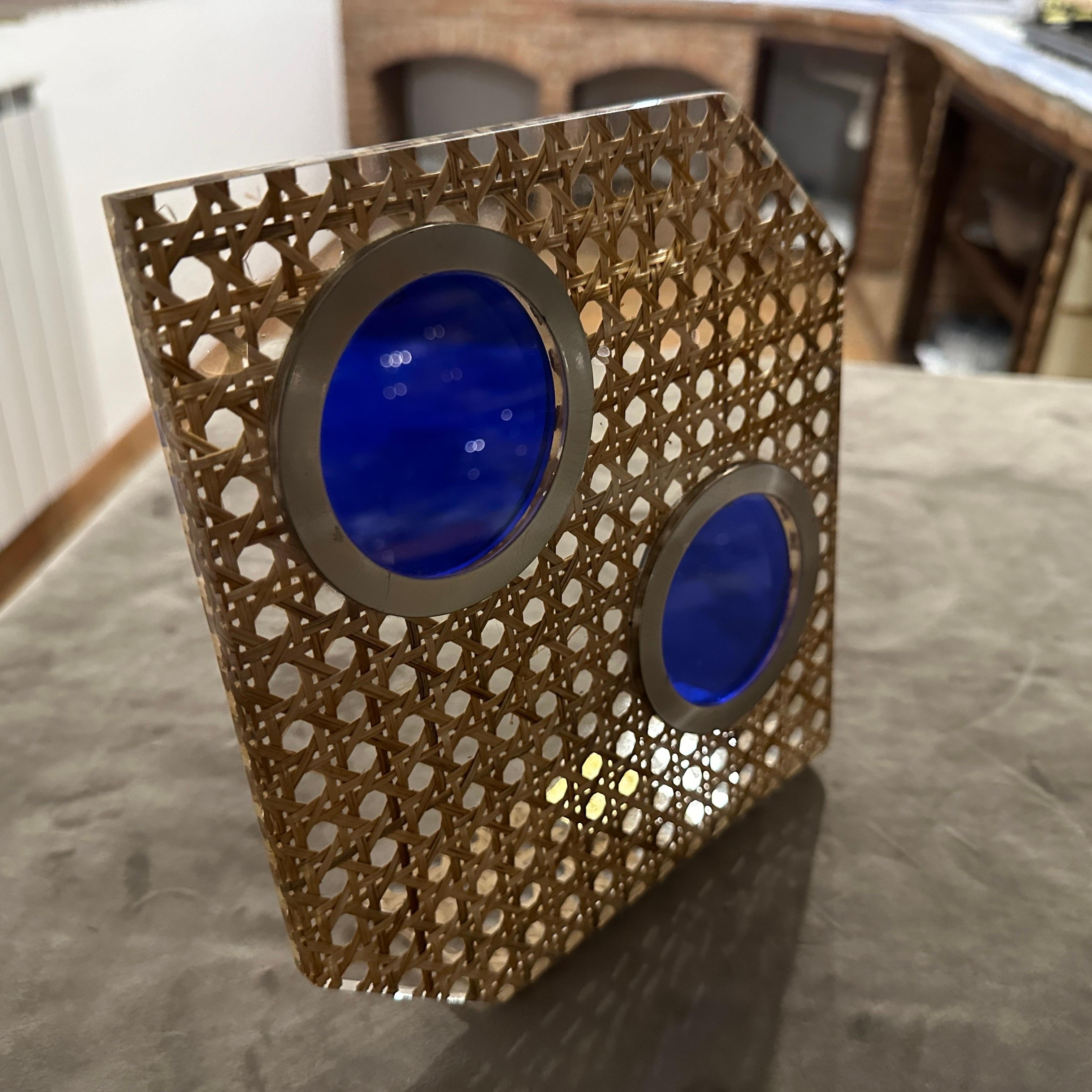 Marco de fotos de paja y plexiglás de Viena atribuido a Dior Home de los años 70 en venta 1