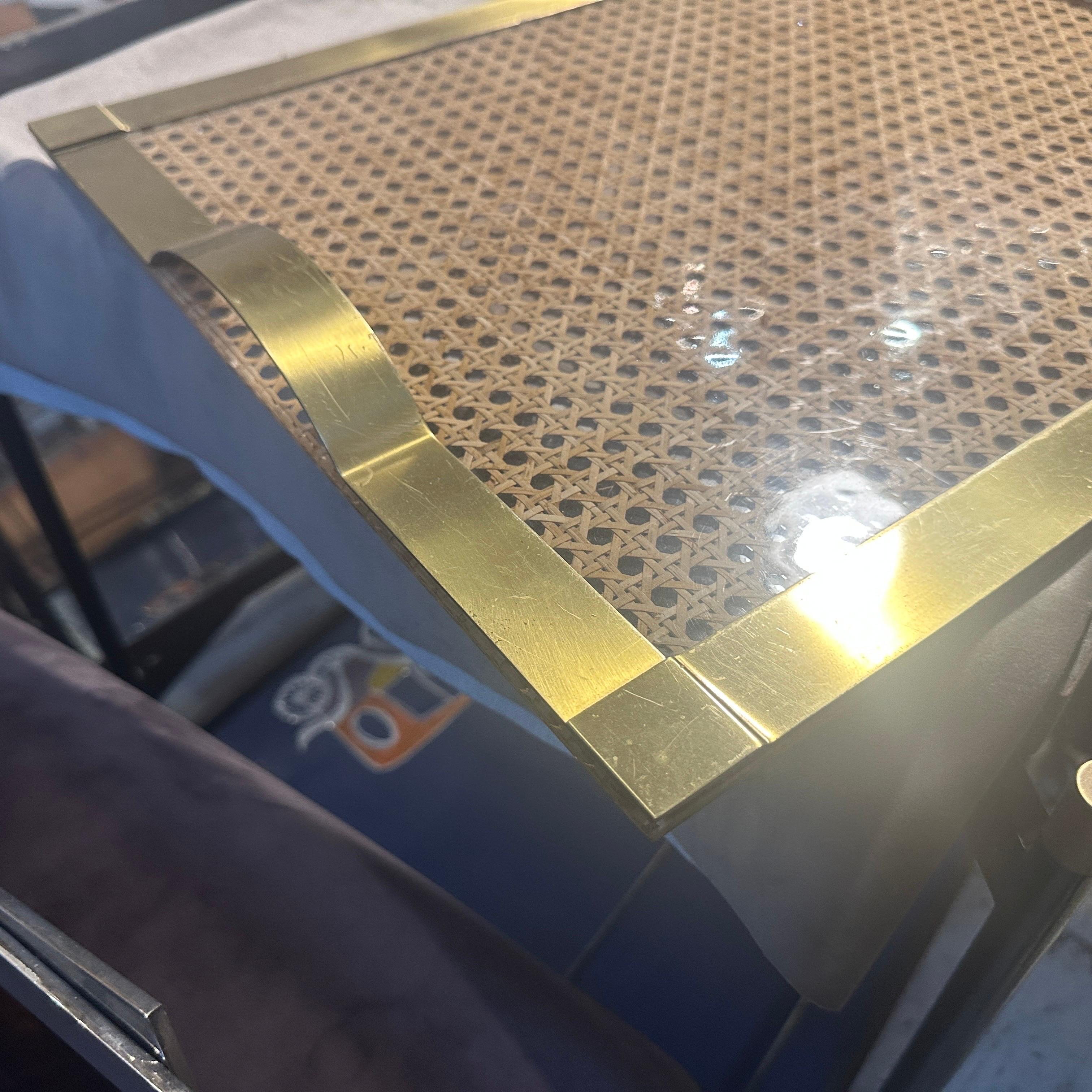 1970er Dior Home Stil Mitte des Jahrhunderts Modern Messing und Wien Stroh Serviertablett im Angebot 1