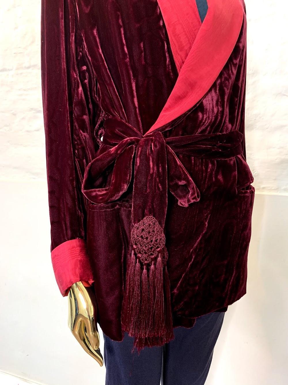 1970s Dior Velvet Smoking Jacket In Excellent Condition For Sale In London, GB