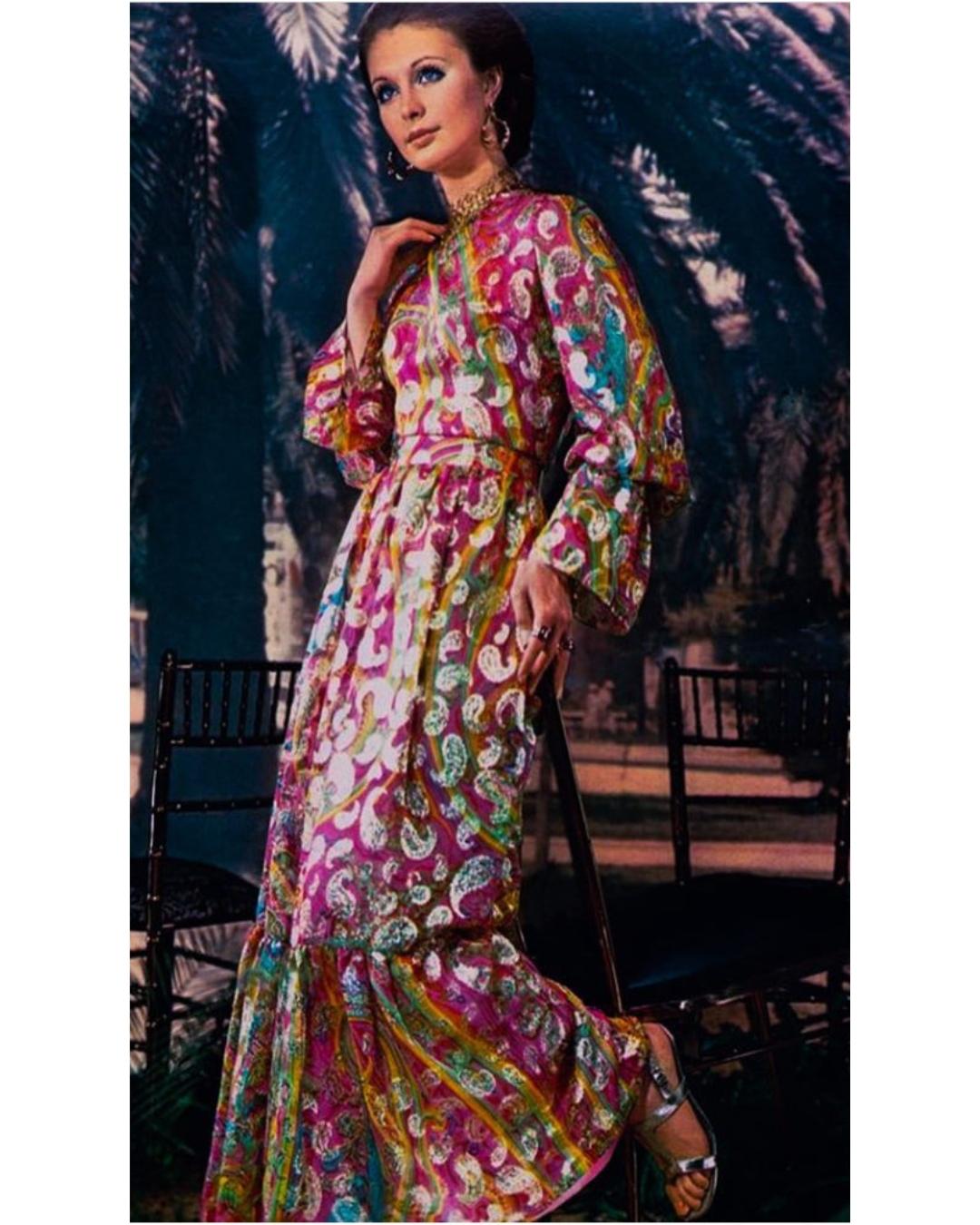 De las mujeres 1970s Documentado Paulette Buraud Vestido Paisley de Seda Rosa y Oro