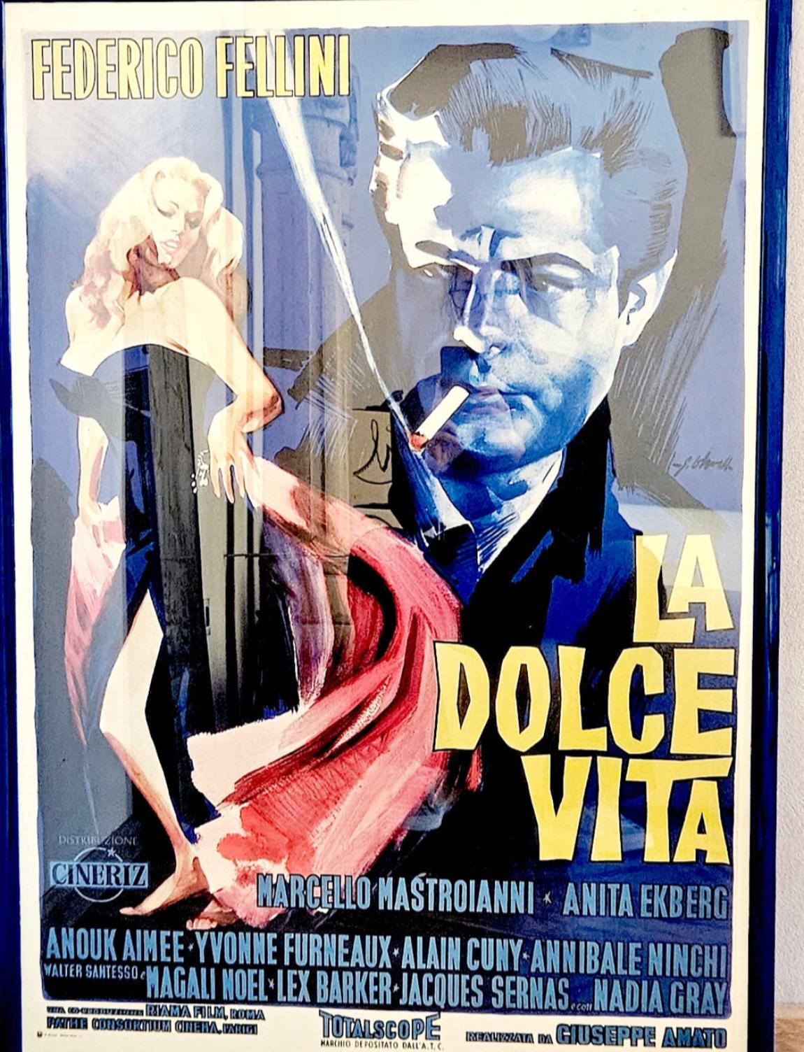 Poster anni '70 dell'iconico film di Federico Fellini, La Dolce Vita, con Anita Ekberg e Marcello Mastroianni. Questo poster è stato stampato negli anni '70 ed è incorniciato. Abbiamo trovato un numero di serie di autenticazione XX978 in basso a