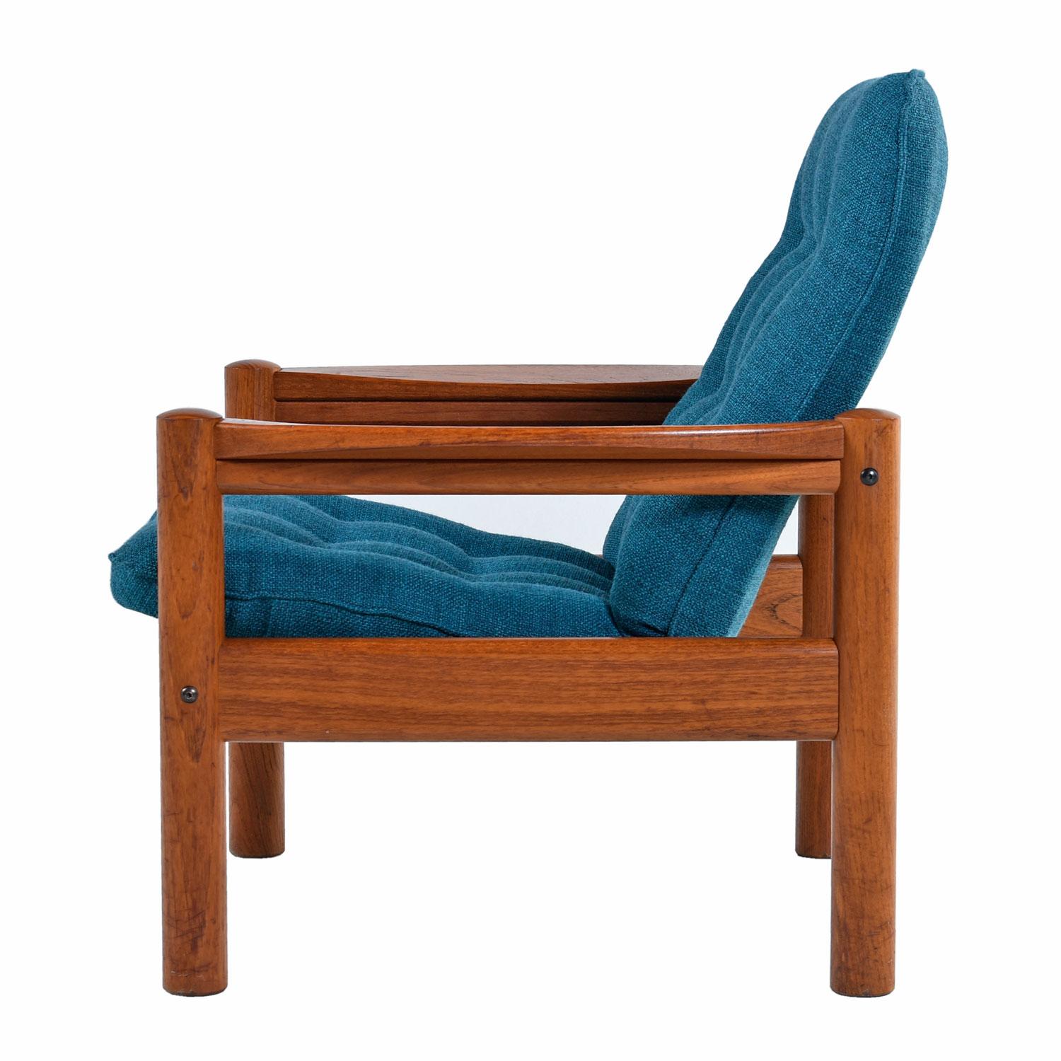 Our restoration team all agreed that this new blue woven fabric complimented the teak frame just perfectly. This Domino Mobler solid teak lounge chair was restored to excellent condition. Solid teak frames with rigid construction. The sculpted arms