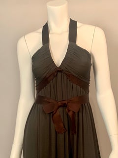 Vestido de punto marrón chocolate Donald Brooks de los años 70 con fajín y cabestro de raso