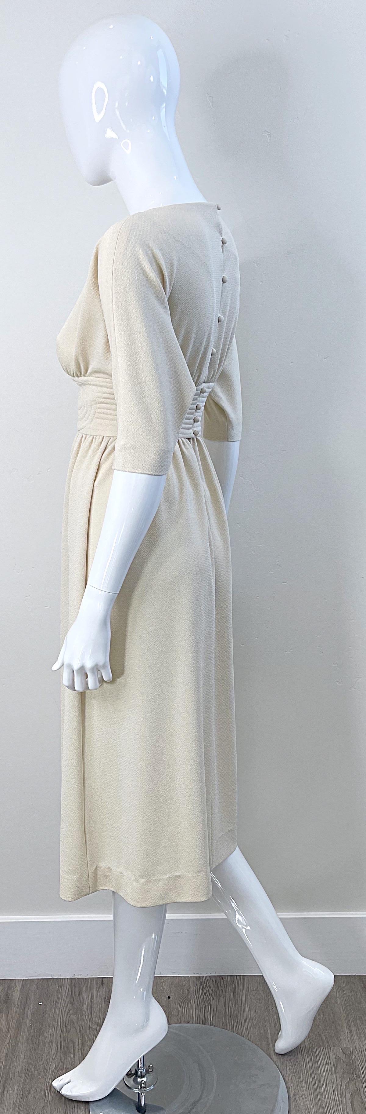 1970s Donald Brooks Size 0 Ivory Off - White 3/4 Sleeves Vintage 70s Crepe Dress For Sale 10