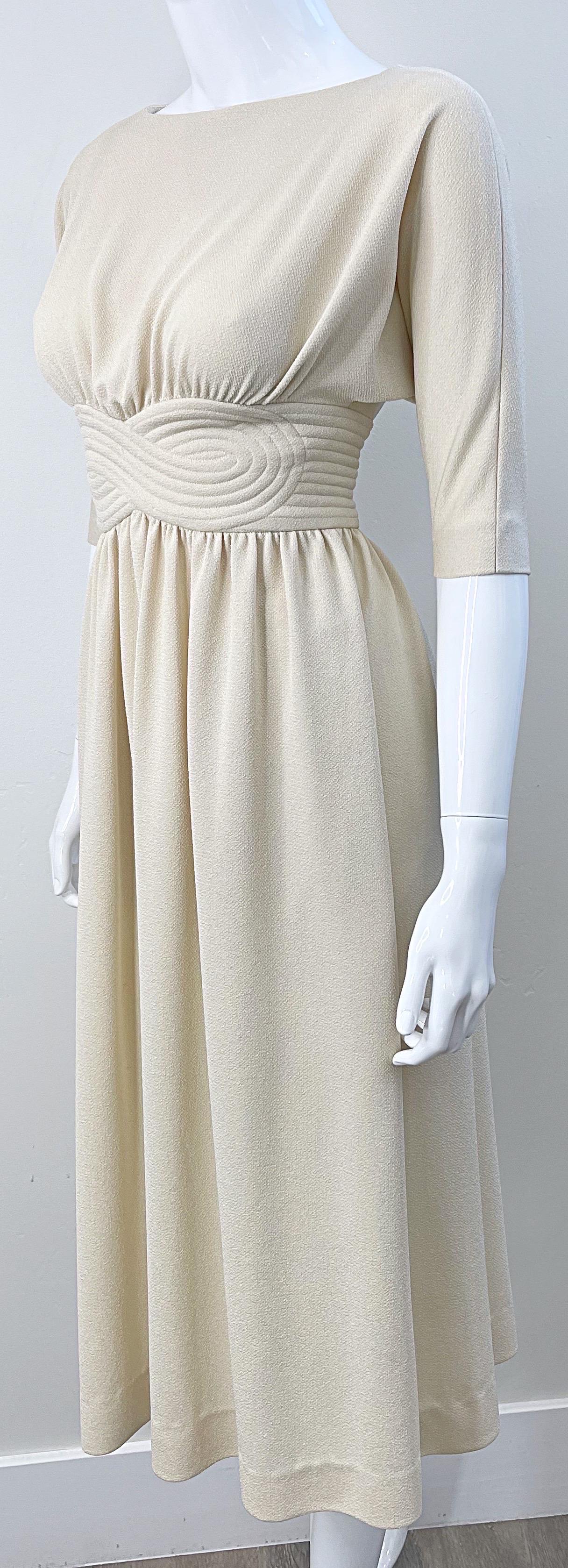1970s Donald Brooks Size 0 Ivory Off - White 3/4 Sleeves Vintage 70s Crepe Dress For Sale 1