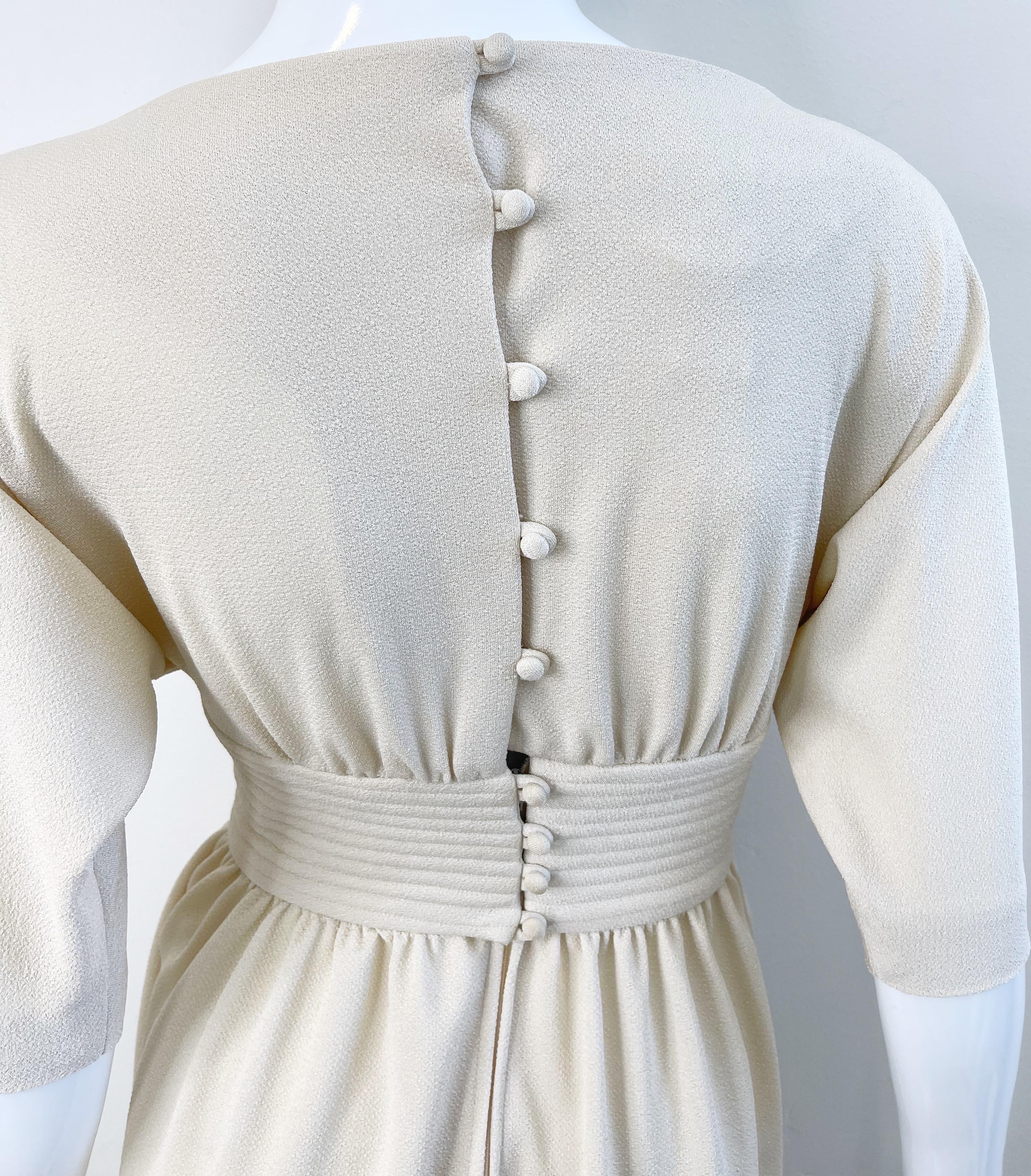 1970s Donald Brooks Size 0 Ivory Off - White 3/4 Sleeves Vintage 70s Crepe Dress For Sale 5
