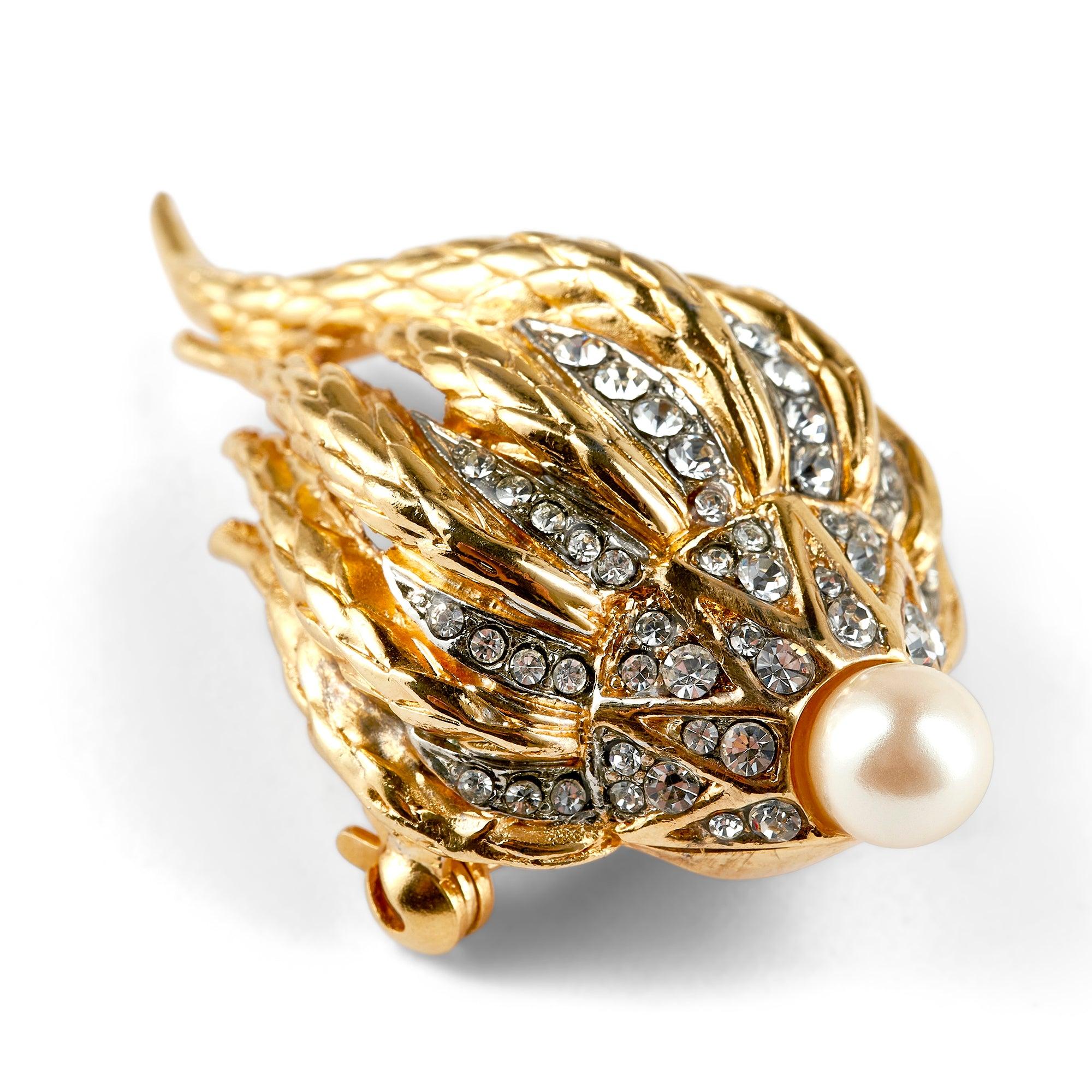 1970 D'Orlan Broche en forme de coquillage incrustée de strass Excellent état - En vente à London, GB