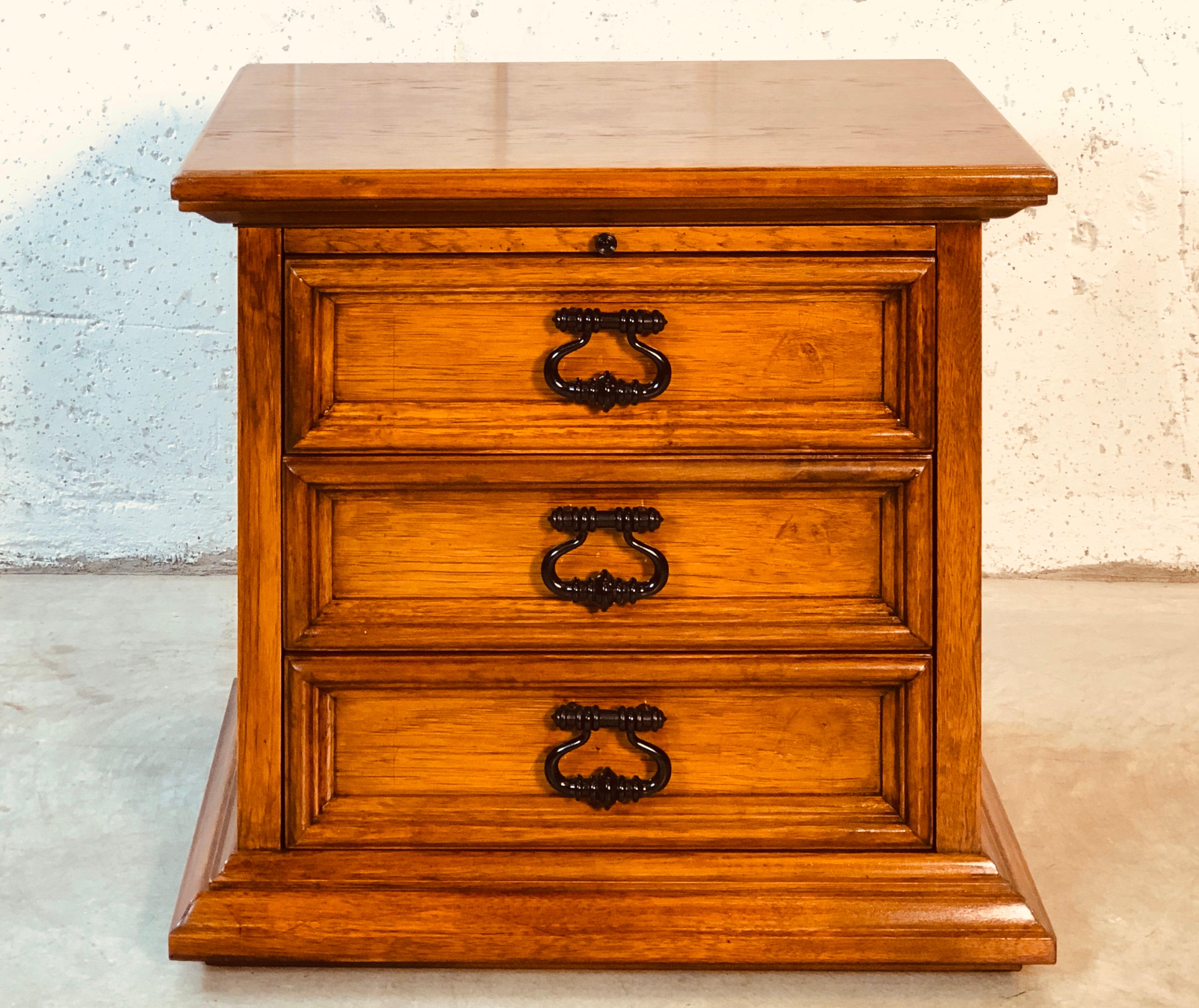 1970s three-drawer end table in mahogany by Drexel Furniture Co. The table could also be a nightstand. The table does come with a black laminated top pull out drawer. The table has been fully restored and refinished and is in excellent condition.