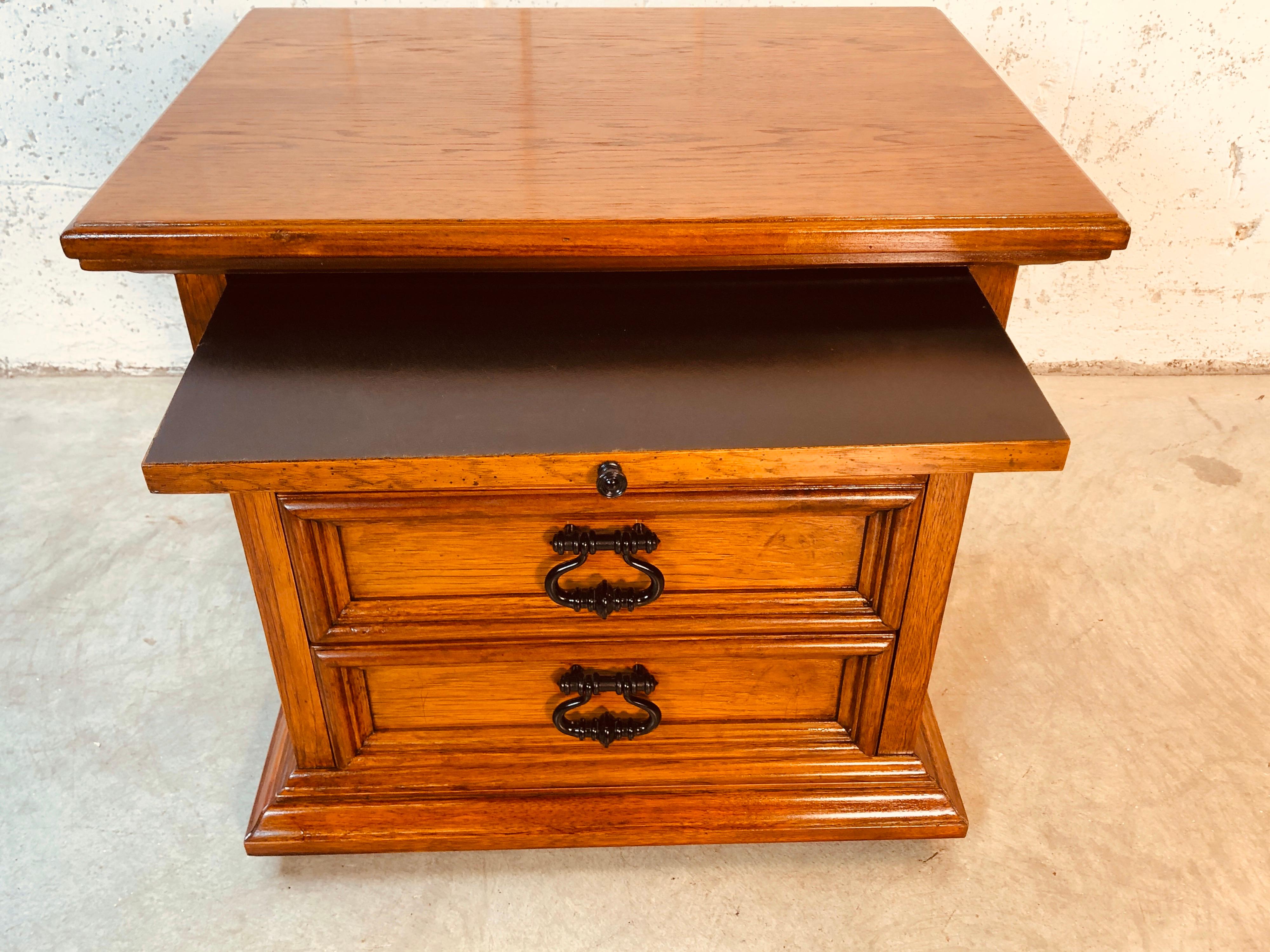 Mid-Century Modern 1970s Drexel Furniture Mahogany End Table For Sale