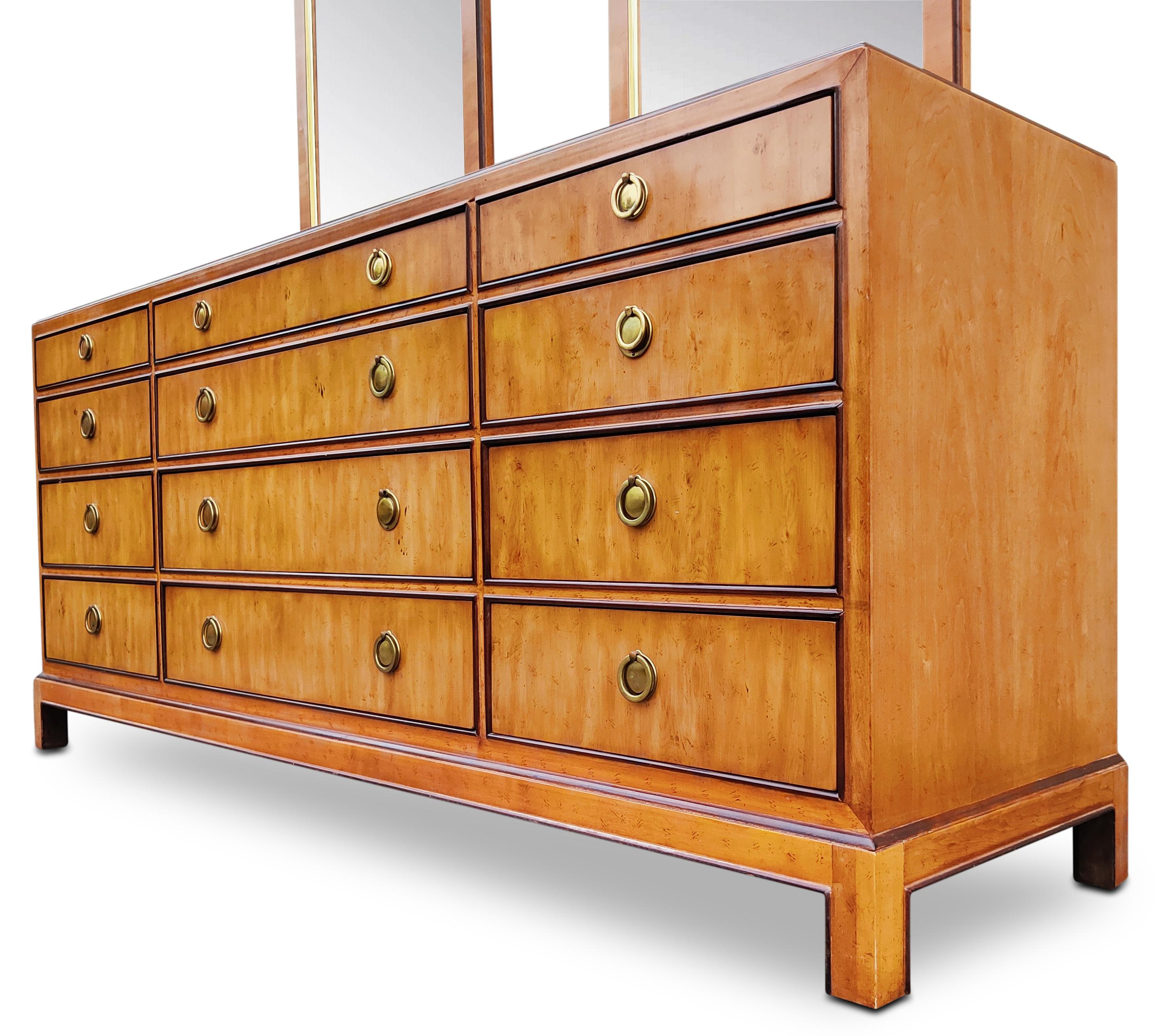 Miroir commode à 9 tiroirs Drexel Heritage Hollywood Regency en bois de ronce et laiton des années 1970 en vente 3