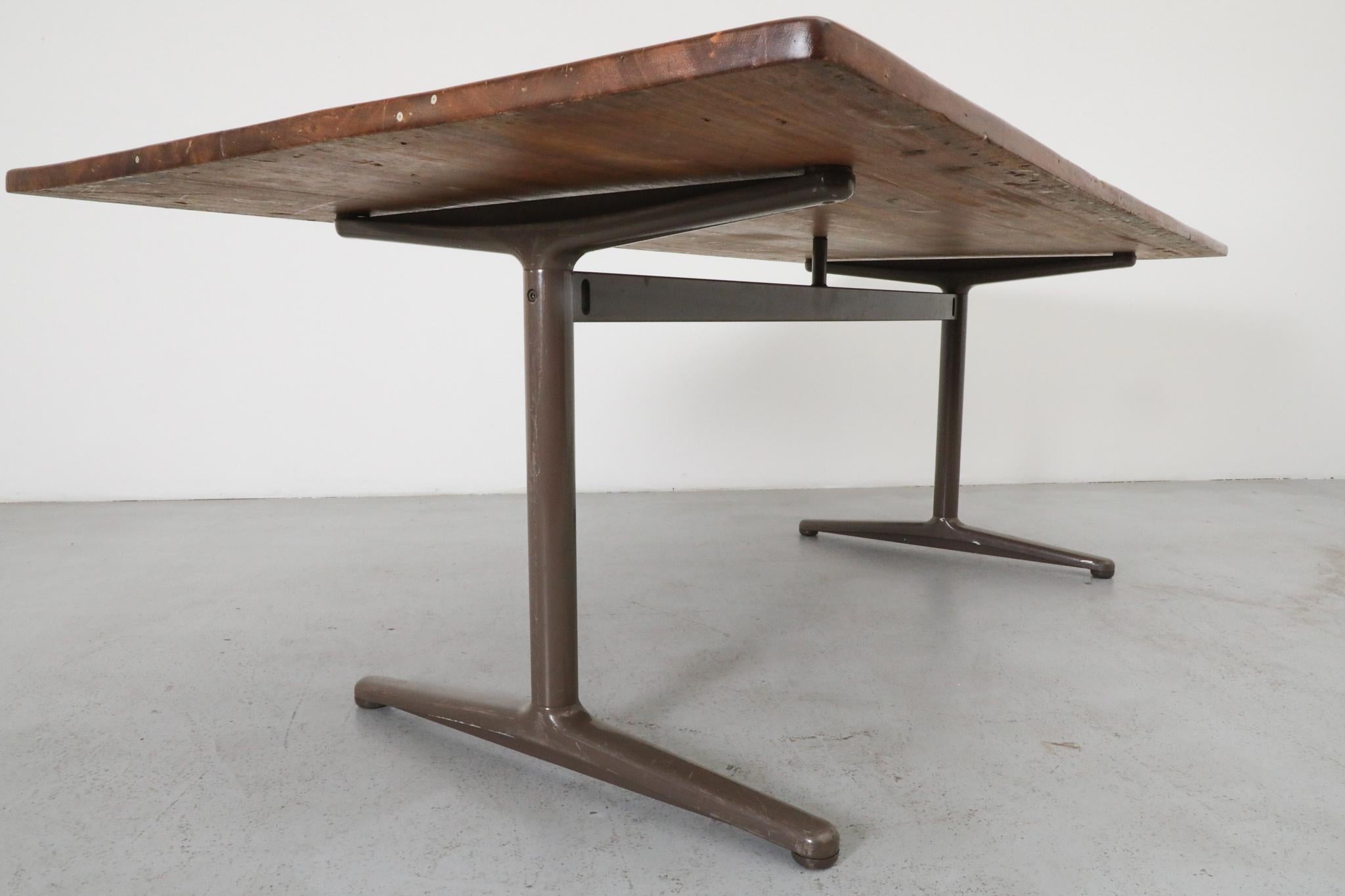 Table industrielle hollandaise des années 1970 avec pieds émaillés bruns par Gispen en vente 11