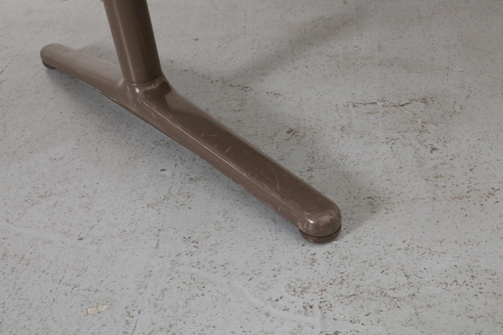 Table industrielle hollandaise des années 1970 avec pieds émaillés bruns par Gispen en vente 12