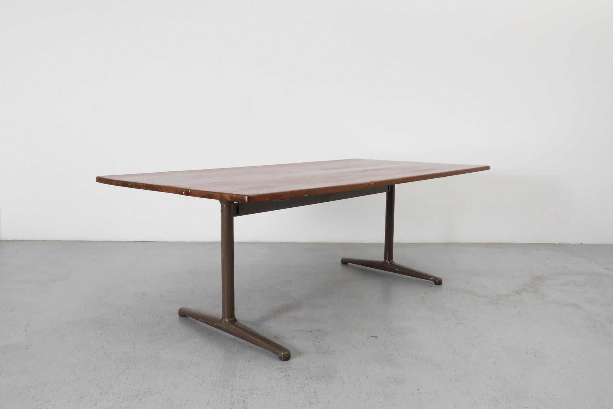 Émaillé Table industrielle hollandaise des années 1970 avec pieds émaillés bruns par Gispen en vente