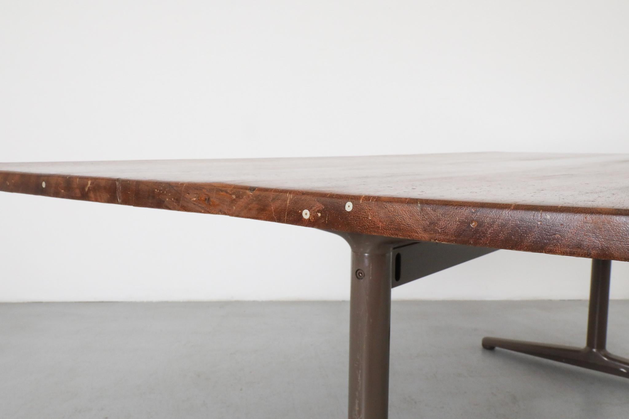 Métal Table industrielle hollandaise des années 1970 avec pieds émaillés bruns par Gispen en vente