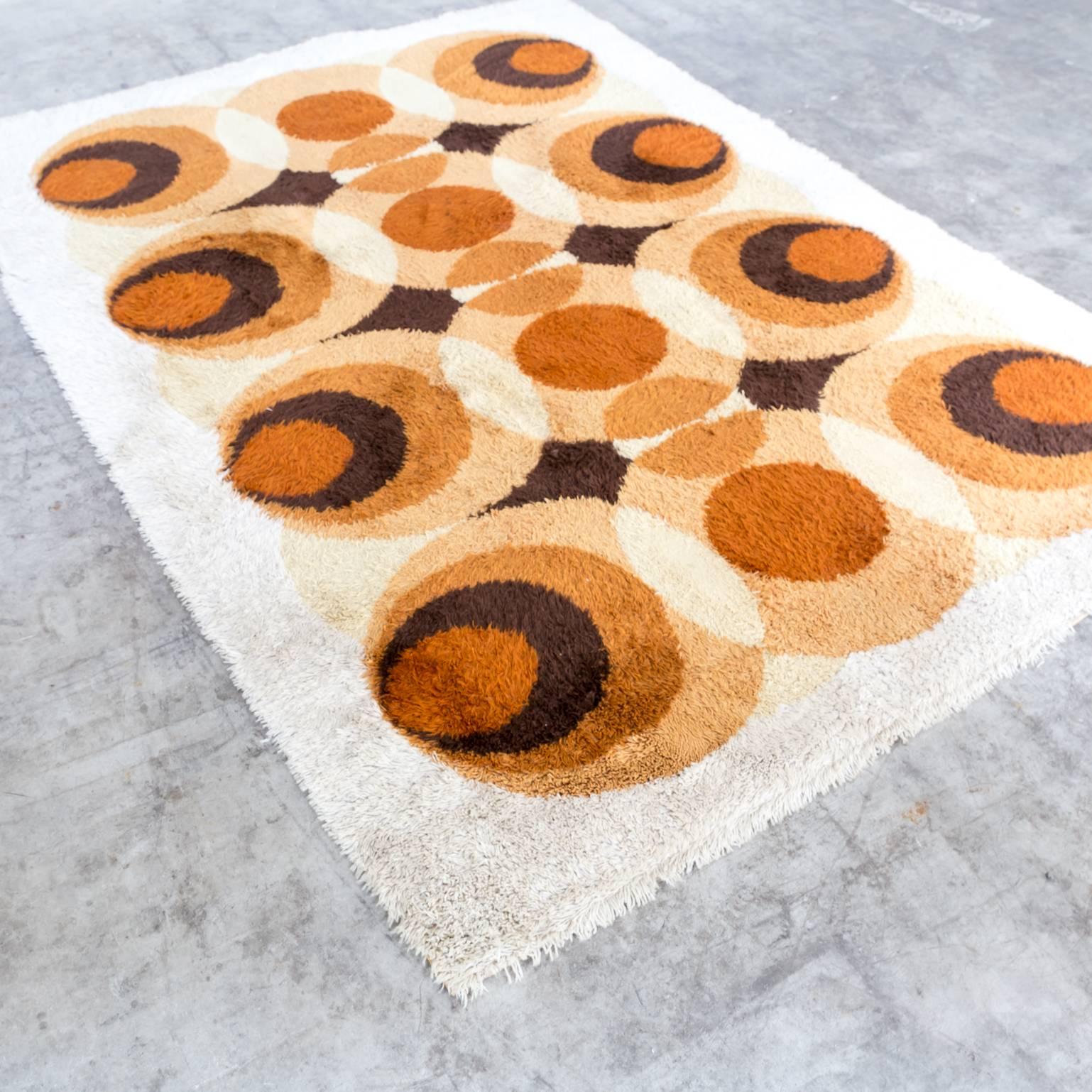 Niederländischer wolkiger Teppich aus den 1970er Jahren. Maße: 175 x 240cm. Guter Zustand, alters- und gebrauchsbedingte Abnutzung.