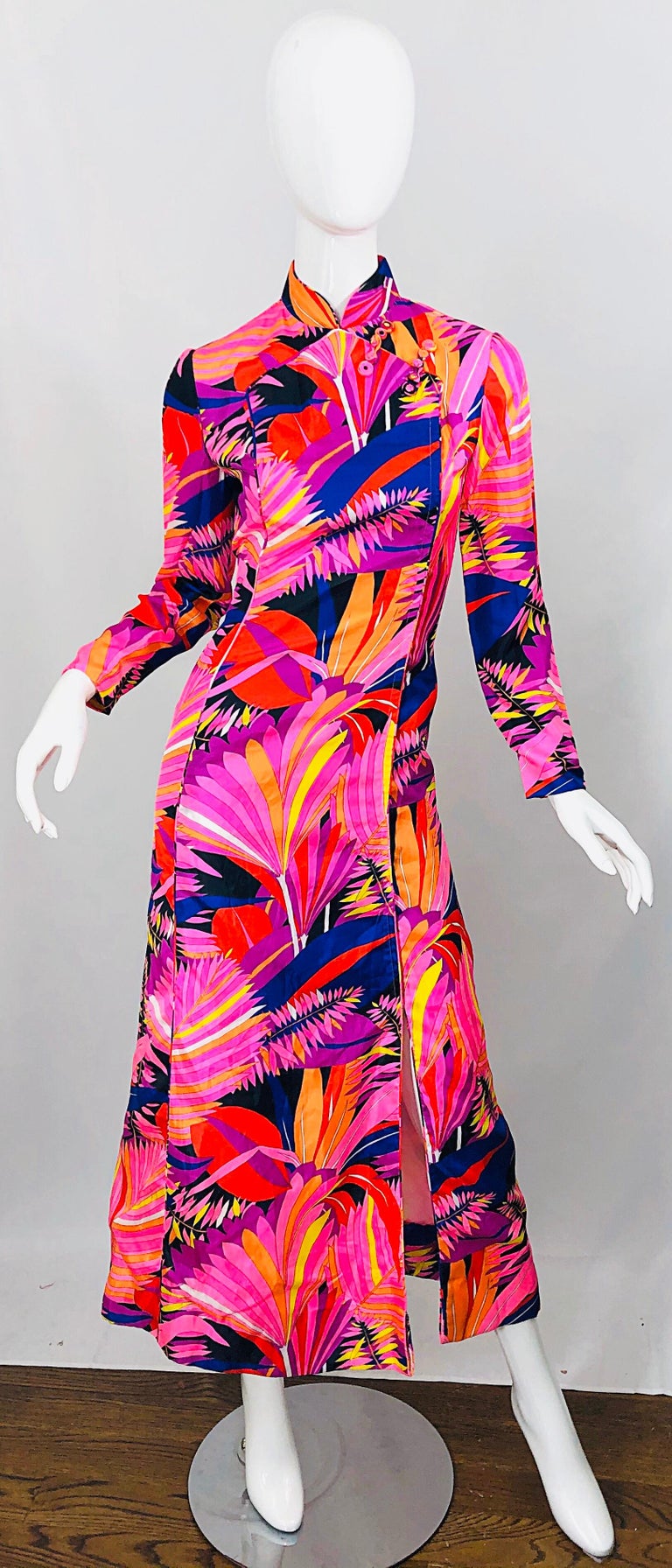 1970s Dynasty for I Magnin Psychedelic Vintage 70s Silk Cheongsam Maxi Dress In Excellent Condition For Sale In San Diego, CA