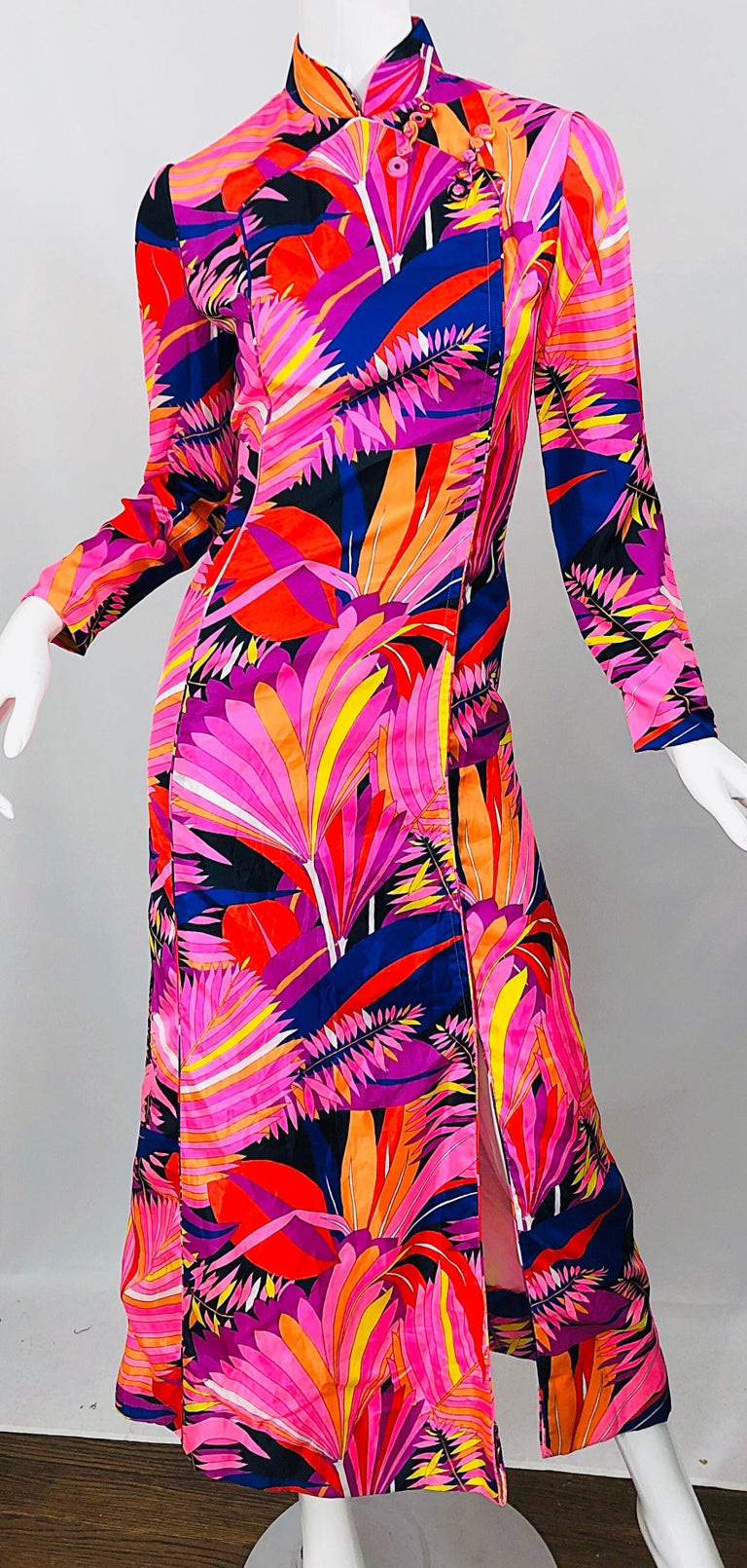 Amazing vintage early 1970s DYNASTY for I. MAGNIN psychedelic print silk cheongsam / maxi dress! 
Dynasty, a very sought after label in the 60s and 70s were known for their quality silk and Asian influenced designs. This rare gem features vibrant