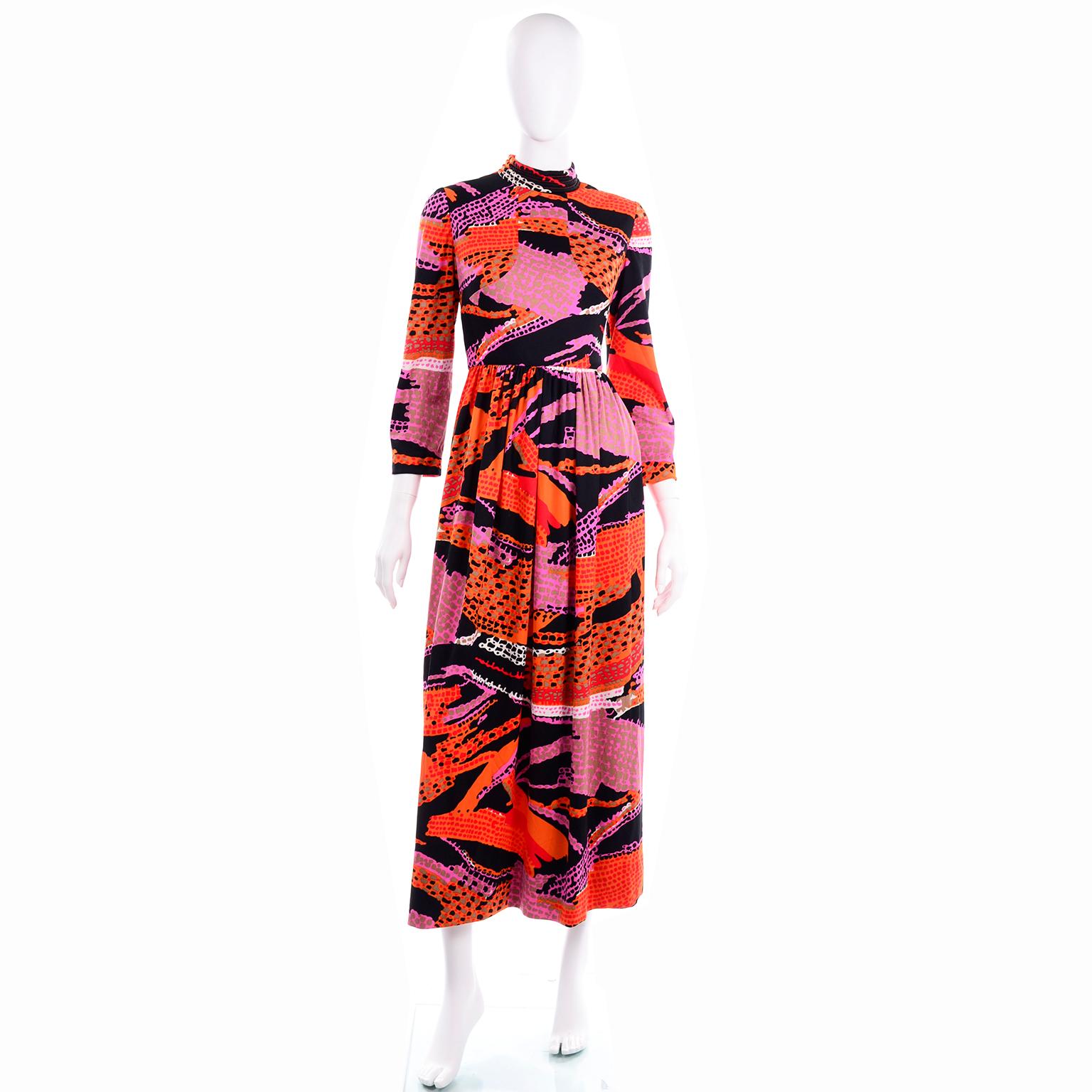 1970s Dynasty Vintage Maxi Dress in Mod Red Orange Pink & Black Abstract Print  In Good Condition In Portland, OR