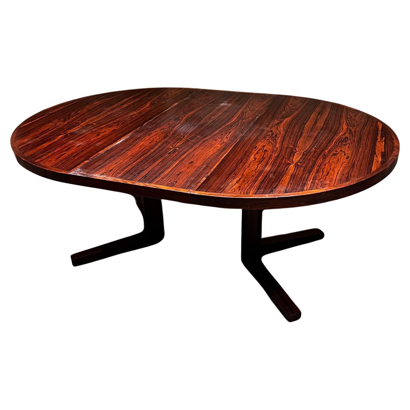 1970s Dyrlund Scandinavian Modern Extendable Rosewood Dining Table Denmark For Sale