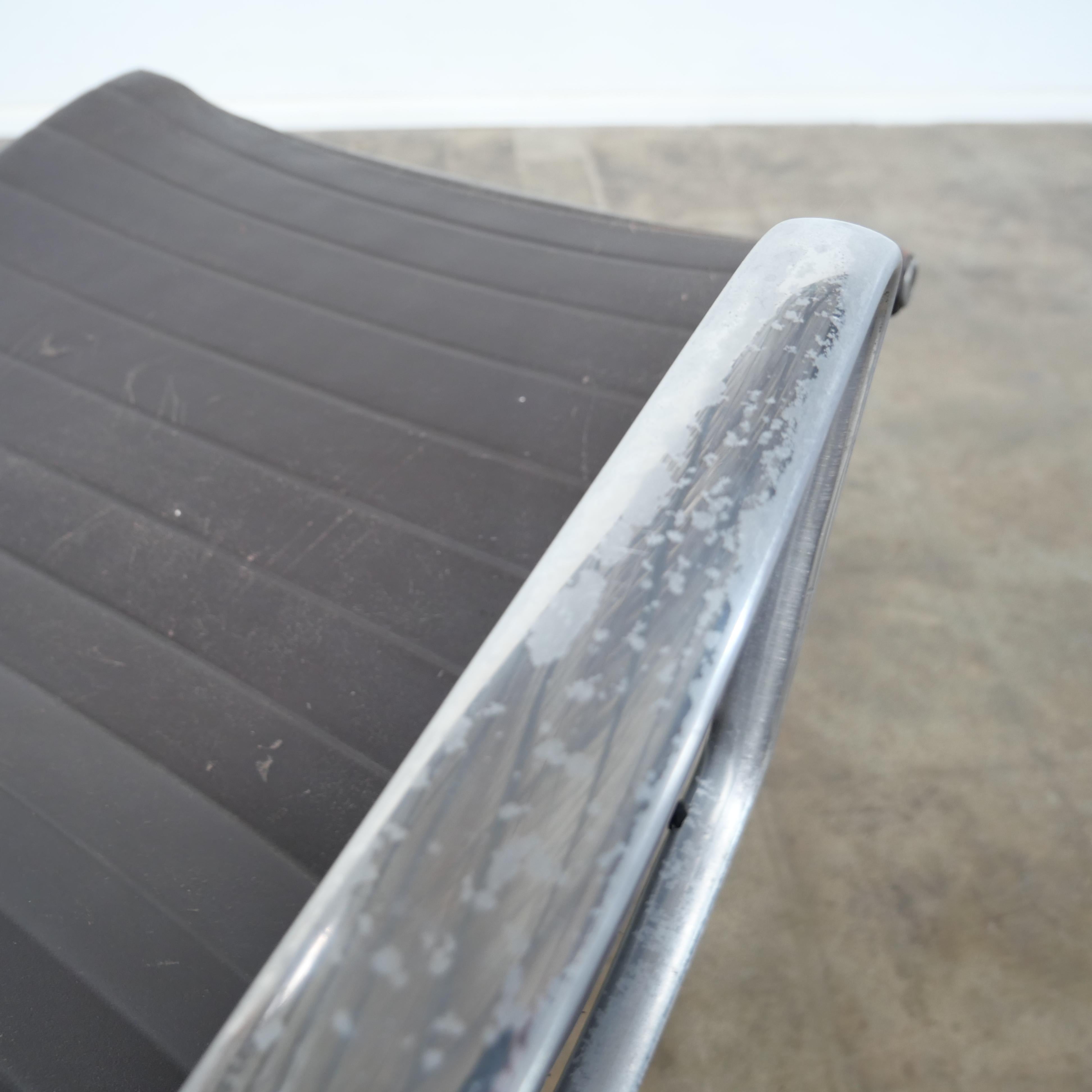 1970's Eames Aluminium Lounge Chair For Sale 2