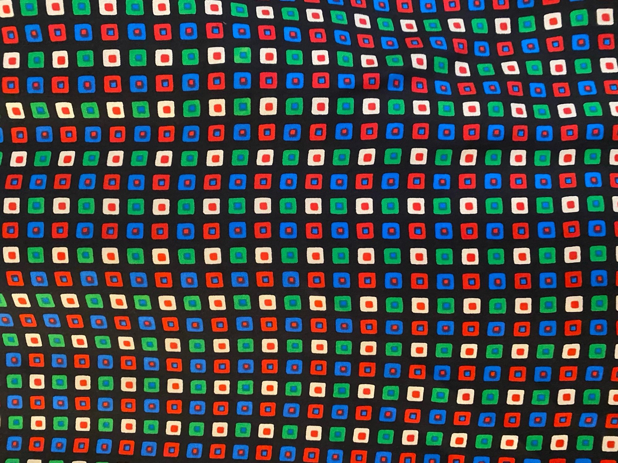 Anni '70 - primi anni '80 Yves Saint Laurent YSL Quadrati geometrici multicolore  Sciarpa di seta In condizioni buone in vendita a London, GB