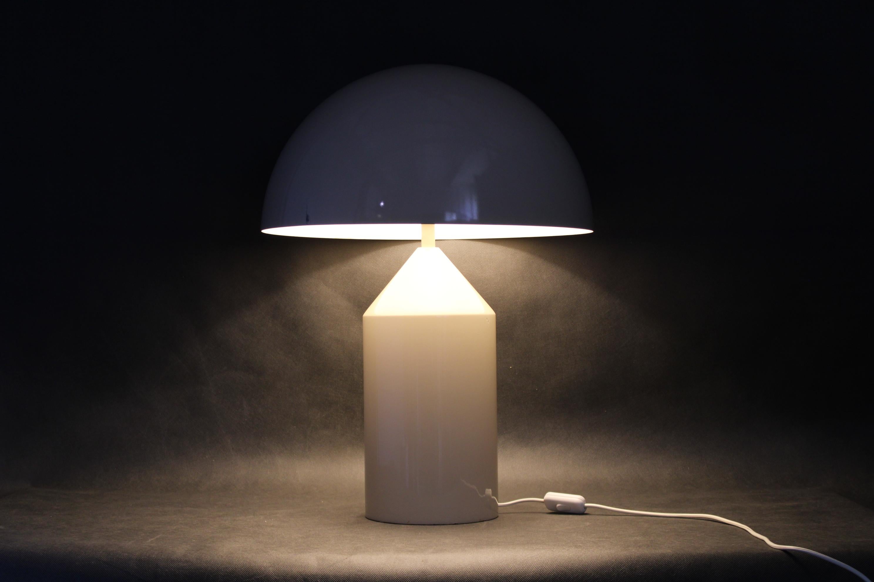 Lampada da tavolo 'Atollo' di Vico Magistretti degli anni '70 per Oluce, Italia in vendita 2