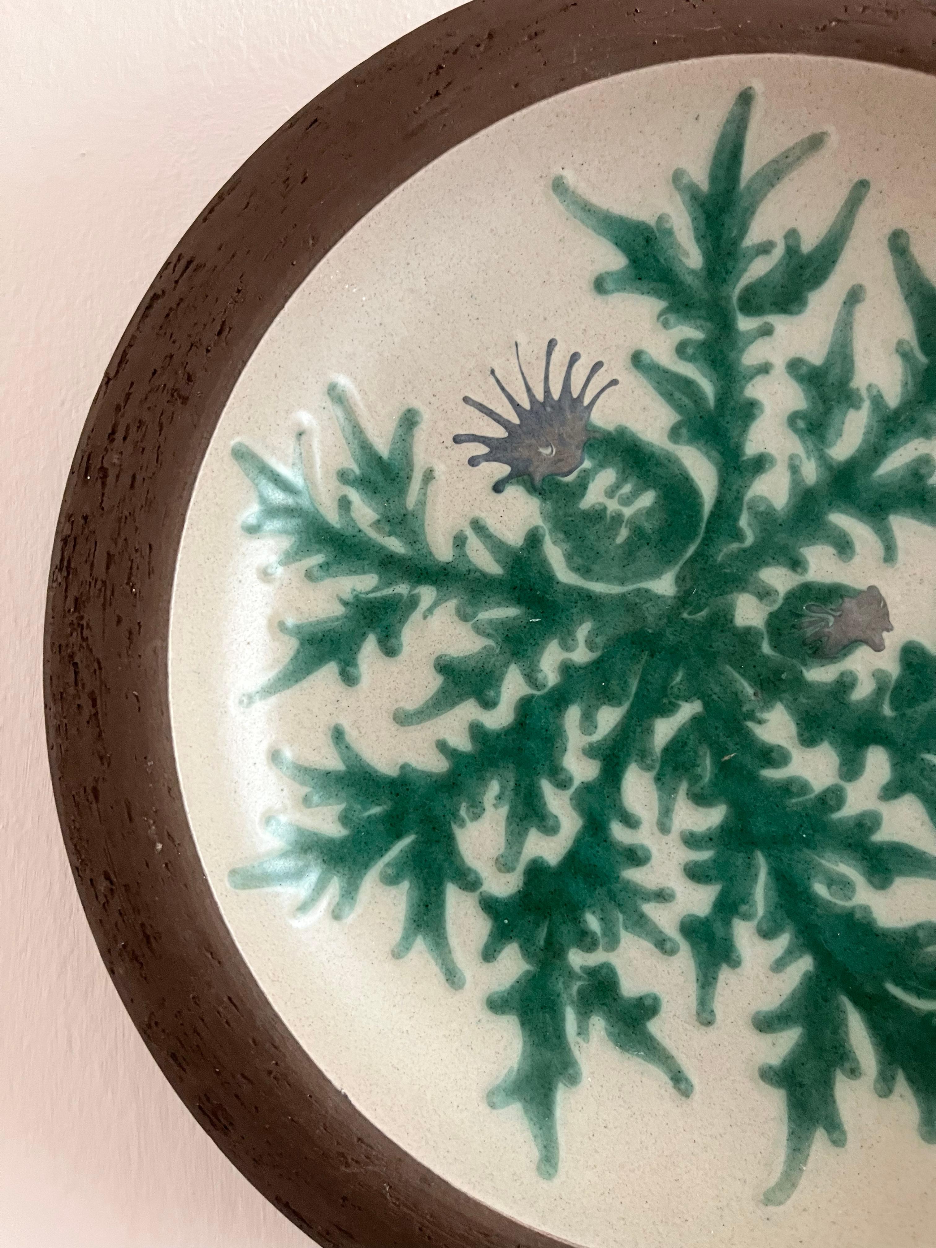 1970s earthenware wall decoration with thistle decorations In Good Condition For Sale In Frederiksberg C, DK
