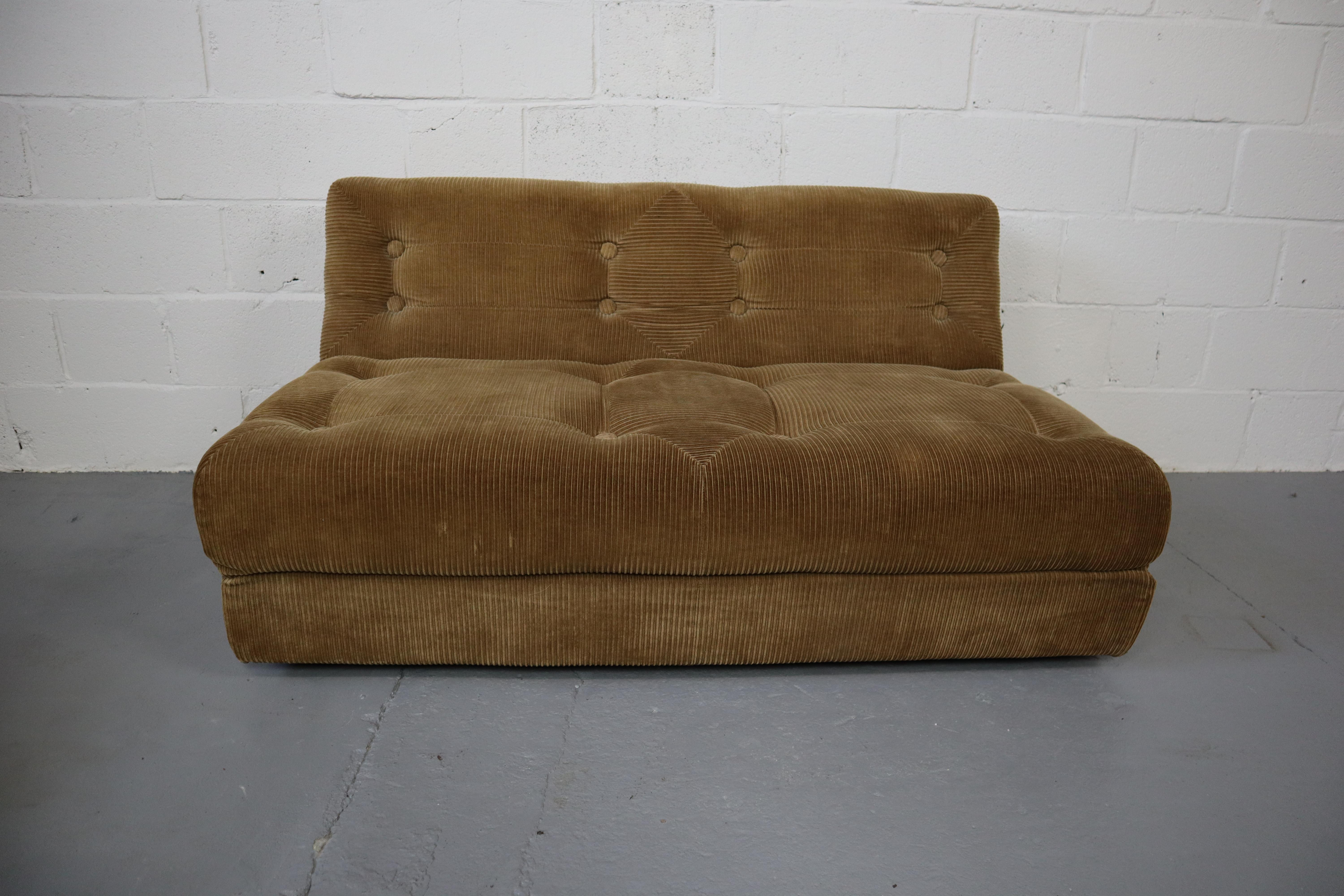 1970s Easy Modular Corduroy Sofa by Ahti Taskinen for Myrskylä Oy Finland In Good Condition In Langemark-Poelkapelle, BE