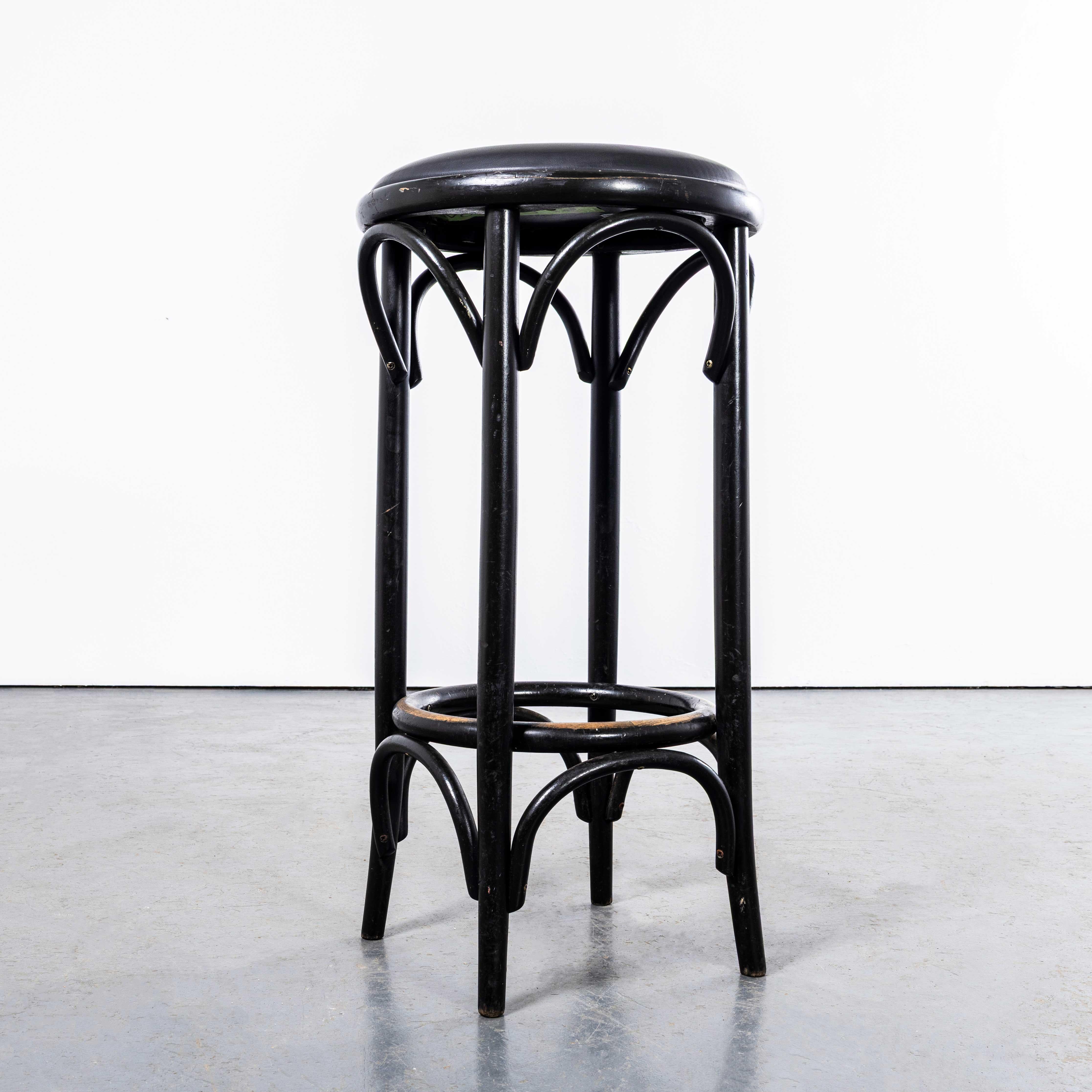 Européen Tabourets de bar ébonisés des années 1970 - Lot de onze en vente