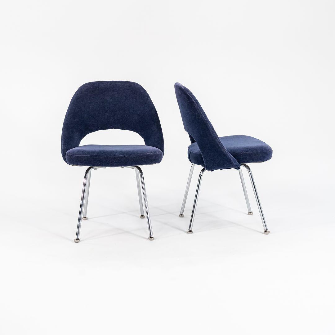 Dies ist ein Saarinen Executive Armless Side Chair, Modell 72C, entworfen 1950 von Eero Saarinen und hergestellt von Knoll. Diese Exemplare wurden in den 1970er Jahren hergestellt. Der angegebene Preis beinhaltet einen Beistellstuhl, und wir haben