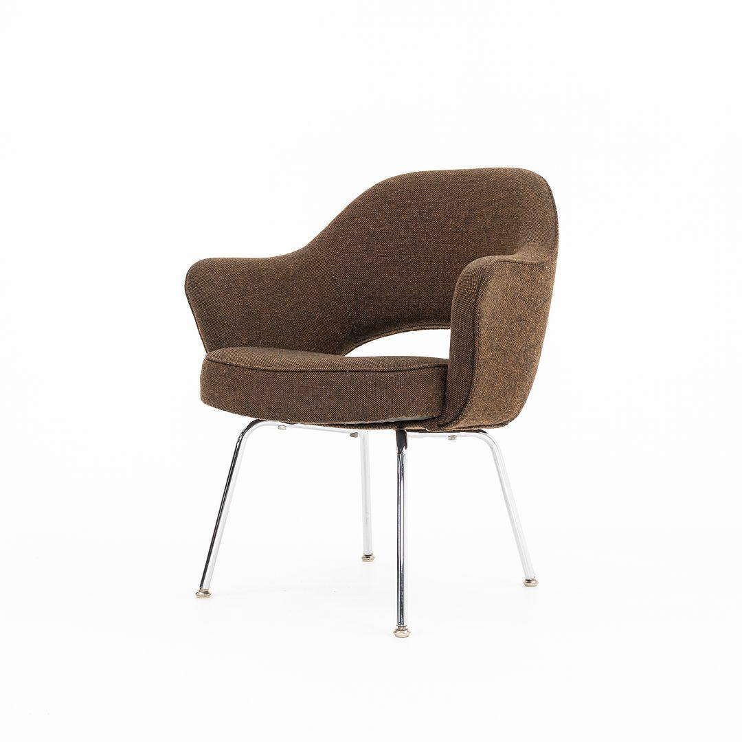 Dies ist ein Saarinen Chefsessel, Modell 71 USB, ursprünglich entworfen von Eero Saarinen für Knoll im Jahr 1950. Diese Exemplare stammen aus den 1970er Jahren. Der angegebene Preis beinhaltet einen Stuhl, und wir haben 2 zum Kauf verfügbar. Sitz