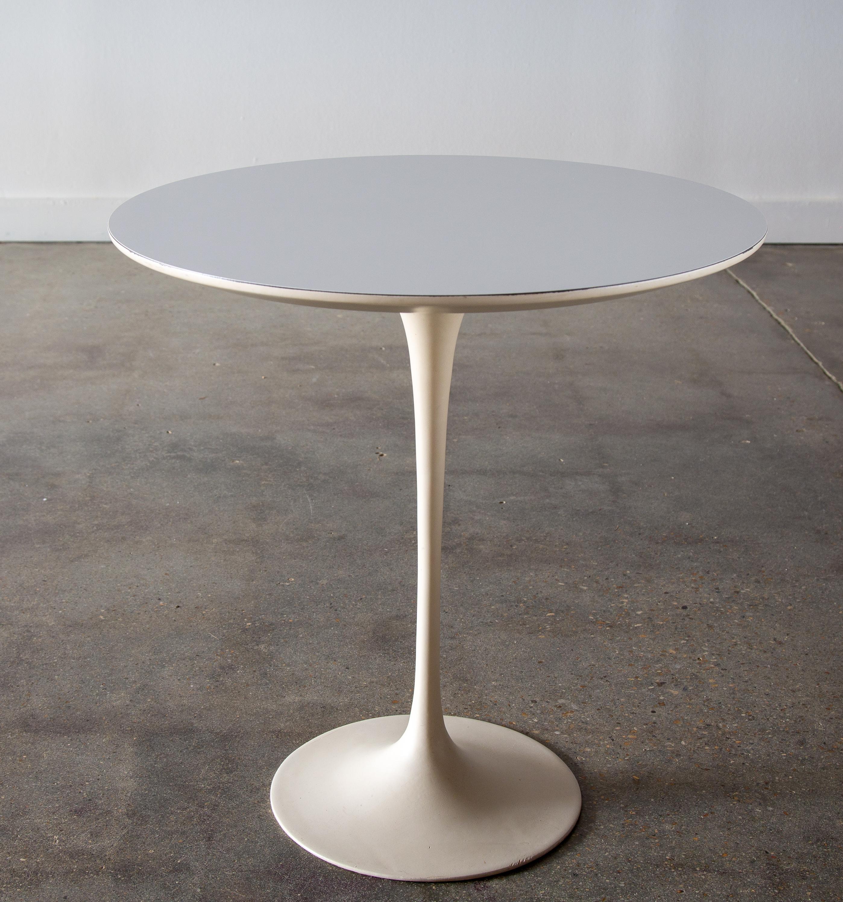 Mid-Century Modern 1970s Eero Saarinen for Knoll Tulip Side table 20