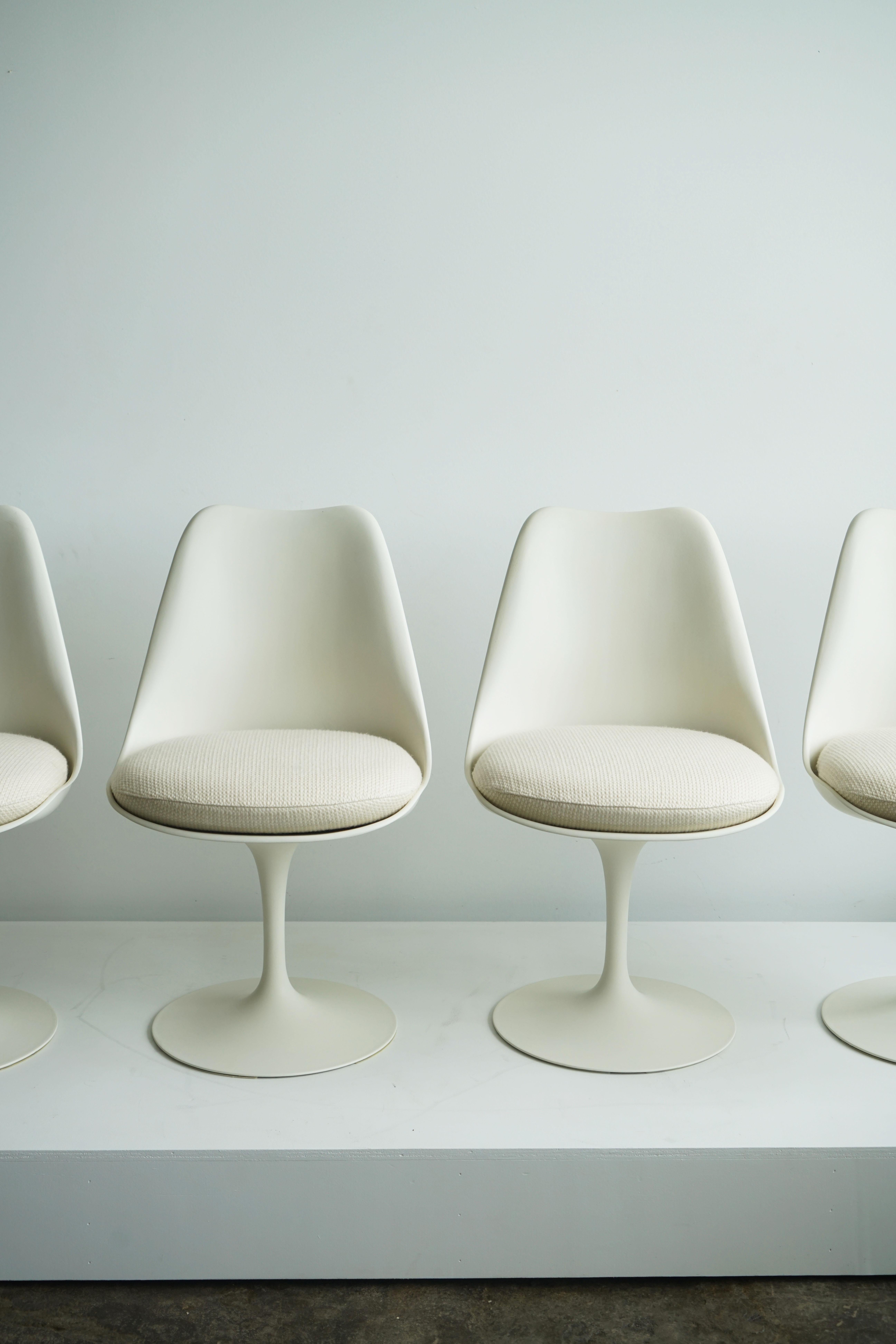 1960's Eero Saarinen Tulip dining chairs for Knoll, set of 4 upholstered For Sale 9