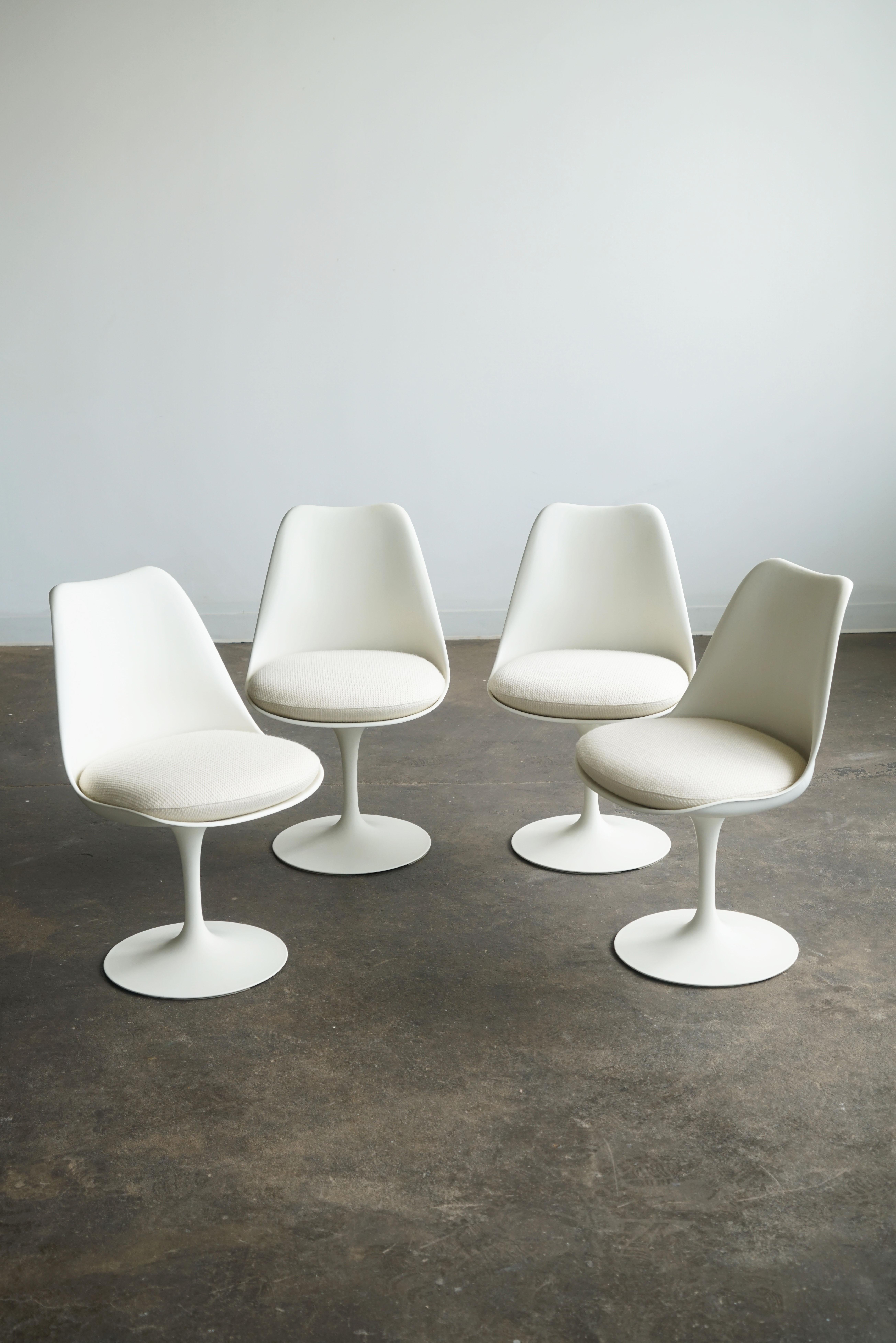 Eero Saarinen
Tulip chairs, armless with off-white upholstery. 
by Knoll, USA
Set of 4 chairs
Manufacturer 