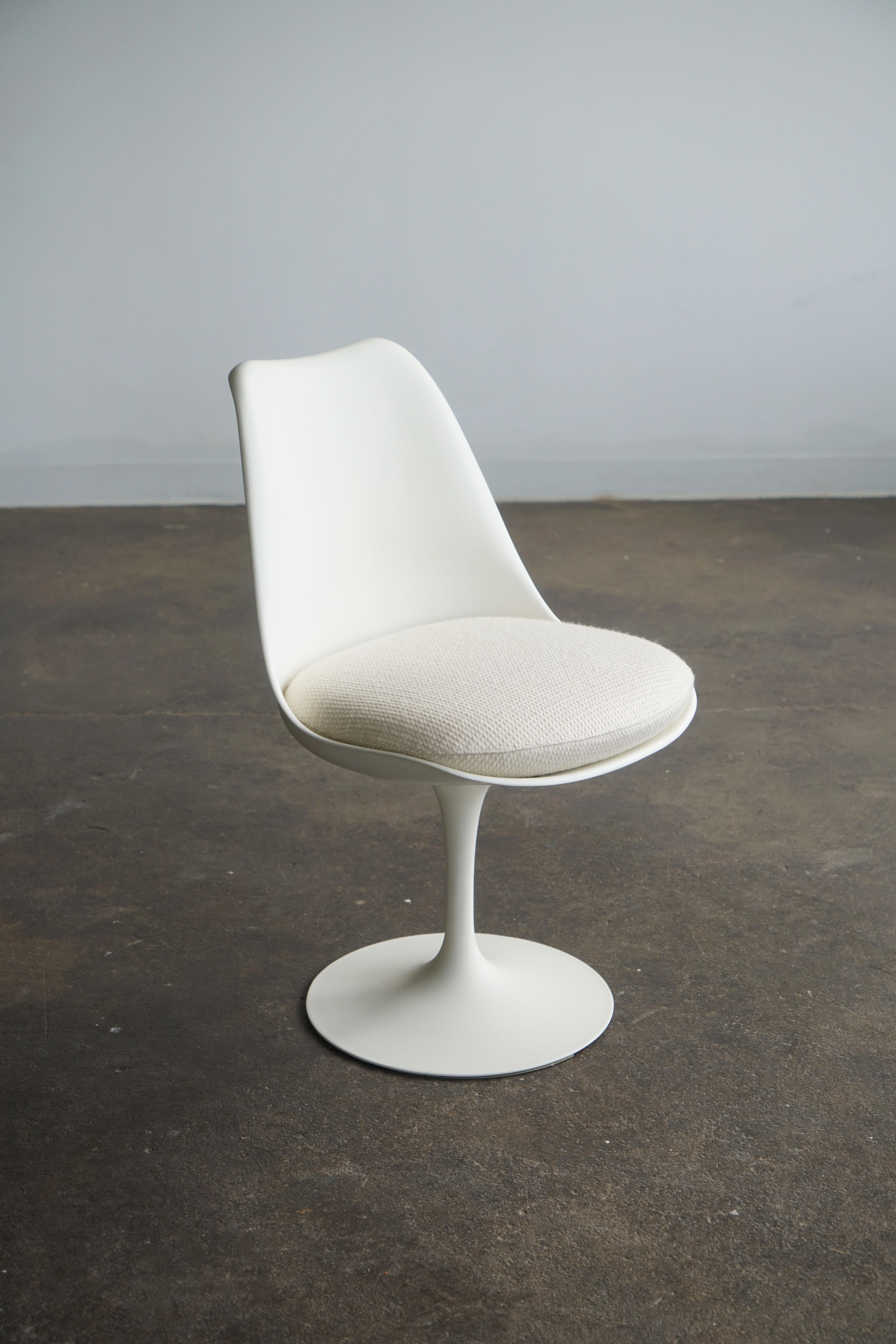 Late 20th Century 1960's Eero Saarinen Tulip dining chairs for Knoll, set of 4 upholstered For Sale