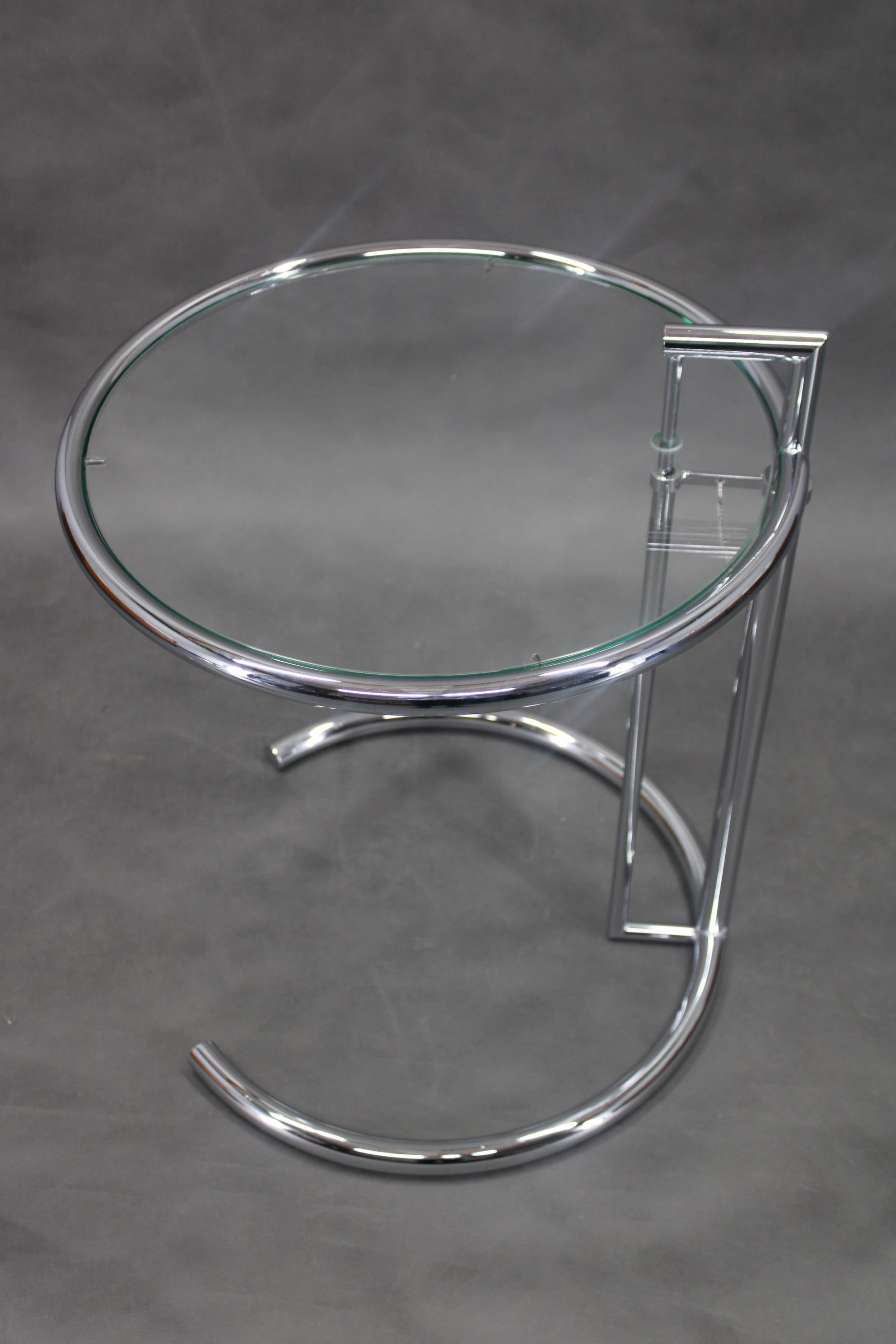  - Good original condition with minor signs of use -
- Adhustable Height: 65 - 91 cm
