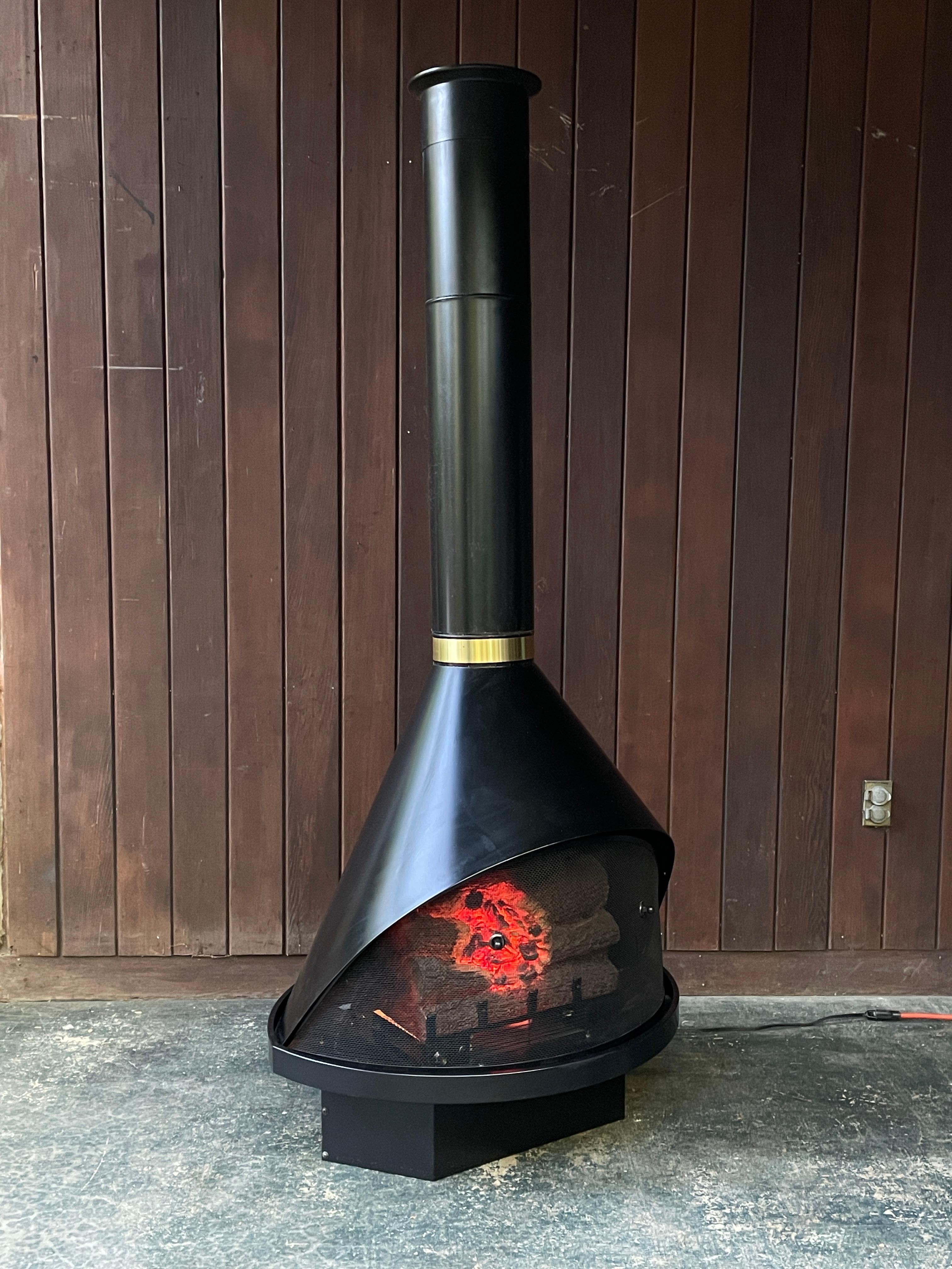 Mid-Century moderno Camino elettrico anni '70 nero a libera installazione Cono Darth Vader Casco Malm/Preway in vendita