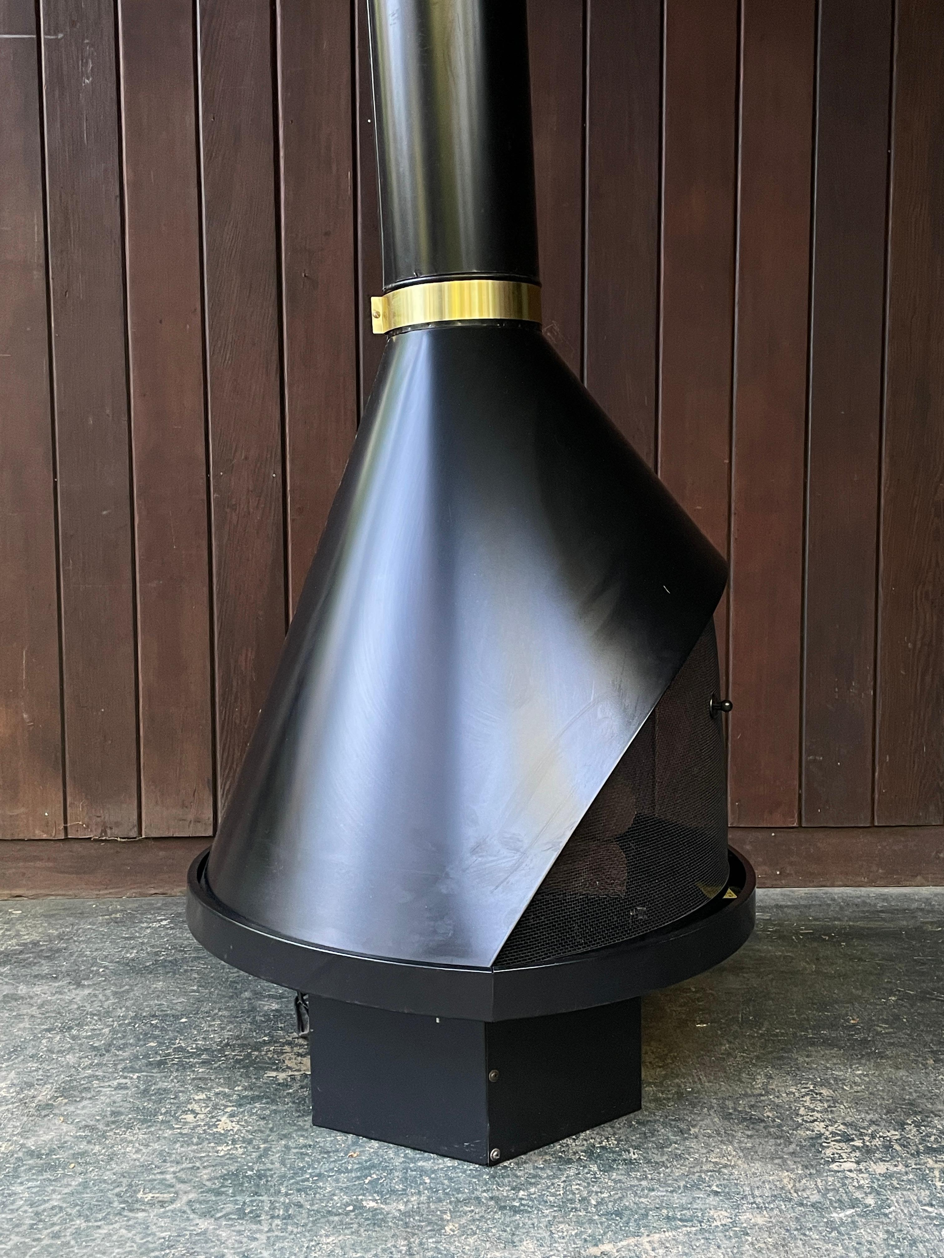 Dipinto Camino elettrico anni '70 nero a libera installazione Cono Darth Vader Casco Malm/Preway in vendita