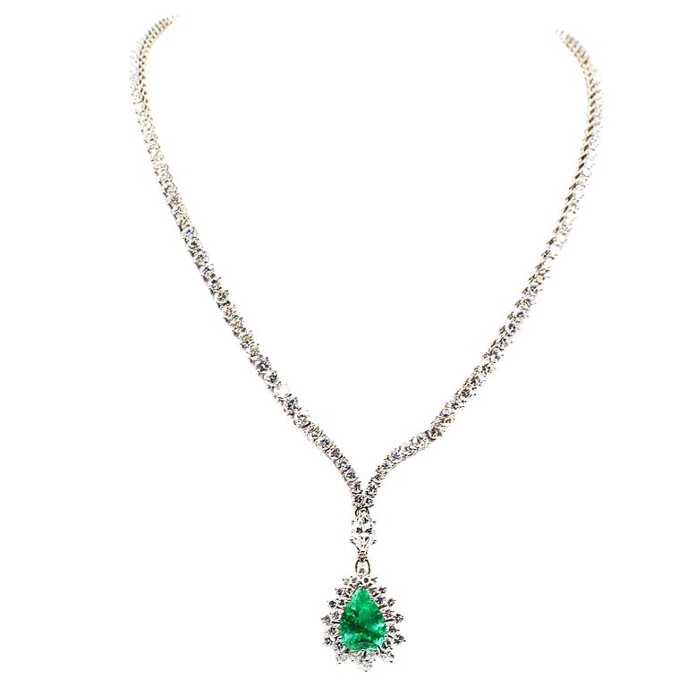 1970s Elegant Colombian Emerald Diamond White Gold Pendant Necklace For ...