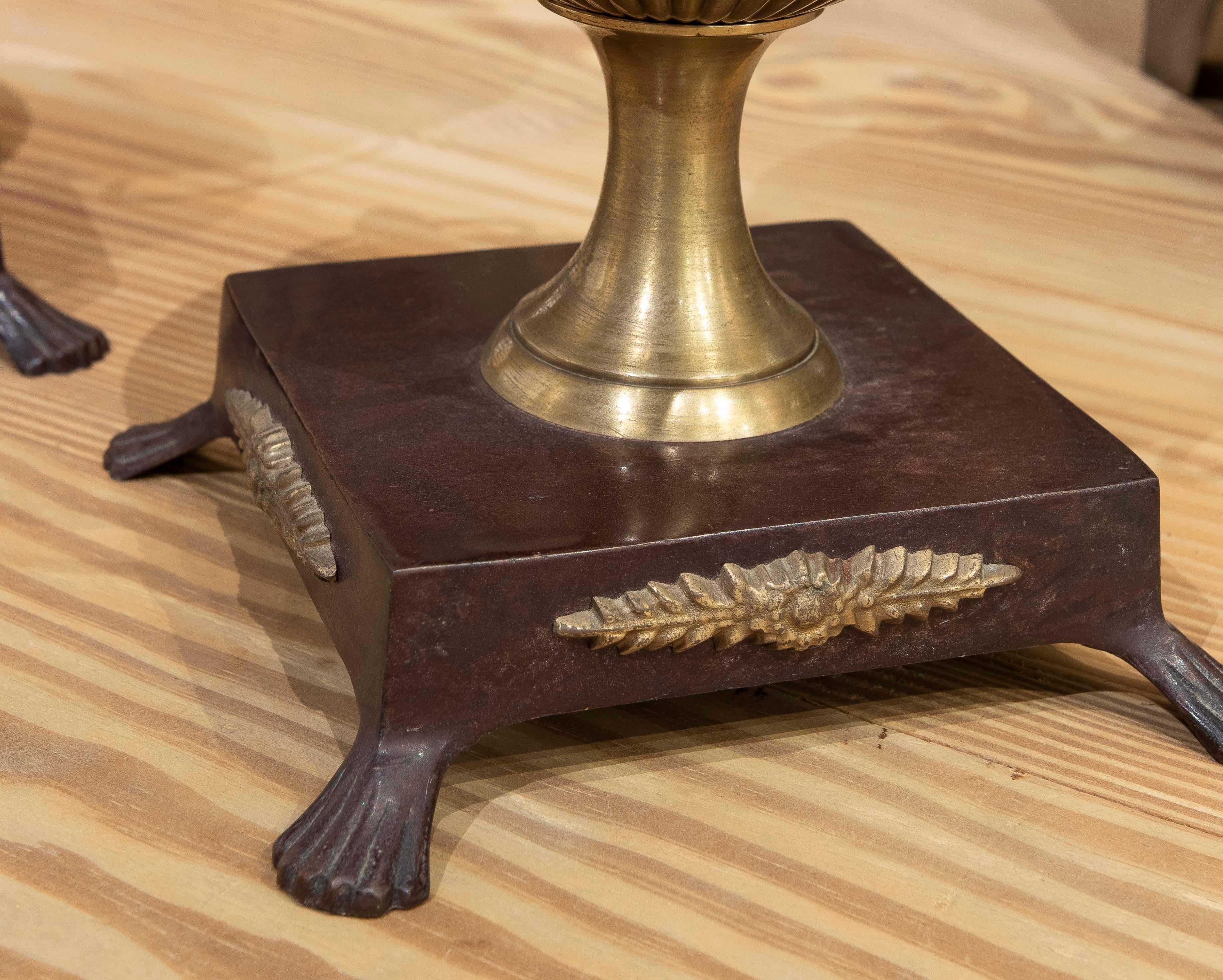 Eleganza anni '70: coppia di tazze decorative in bronzo in stile classico In condizioni buone in vendita a Marbella, ES