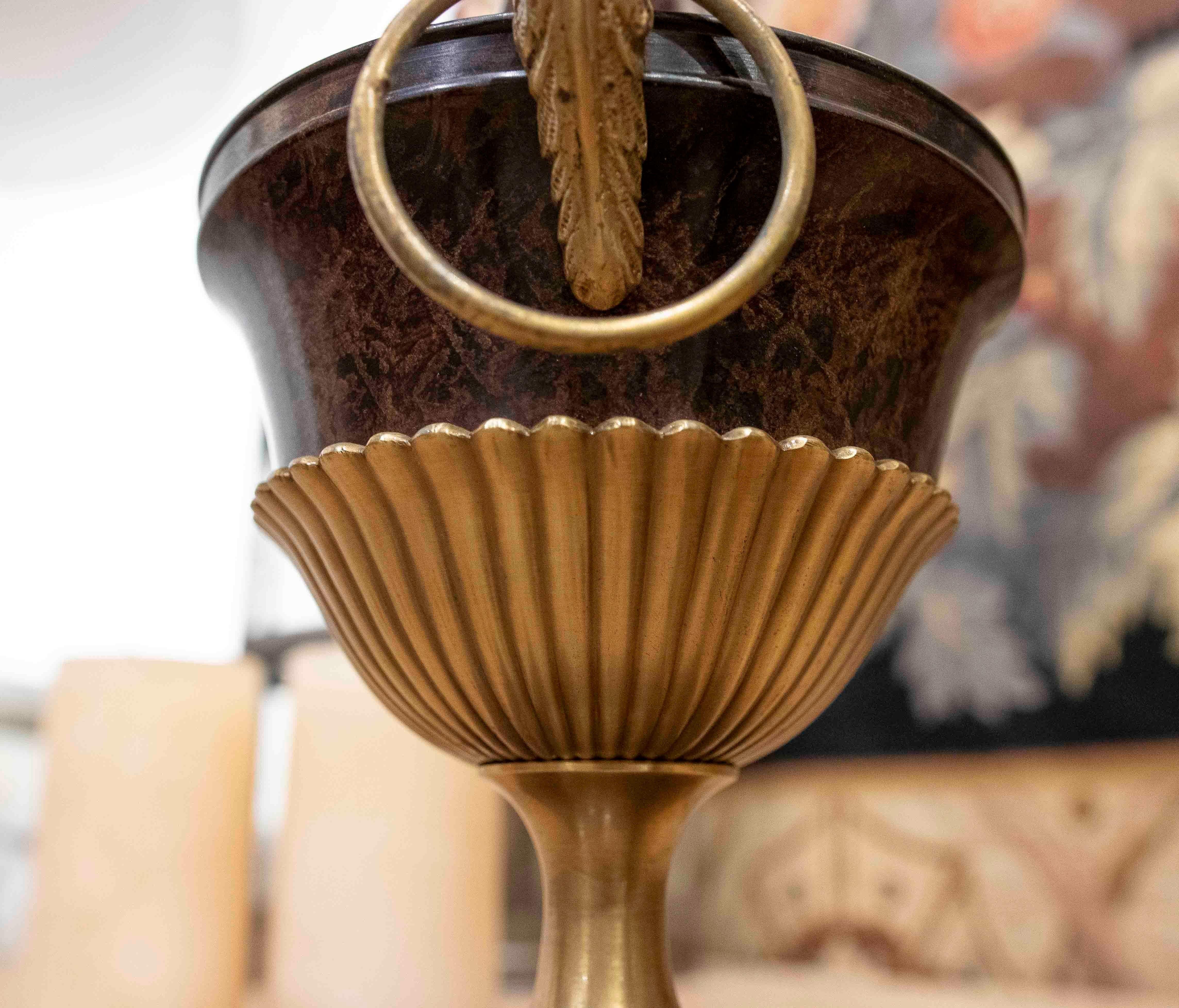 Eleganza anni '70: coppia di tazze decorative in bronzo in stile classico in vendita 1