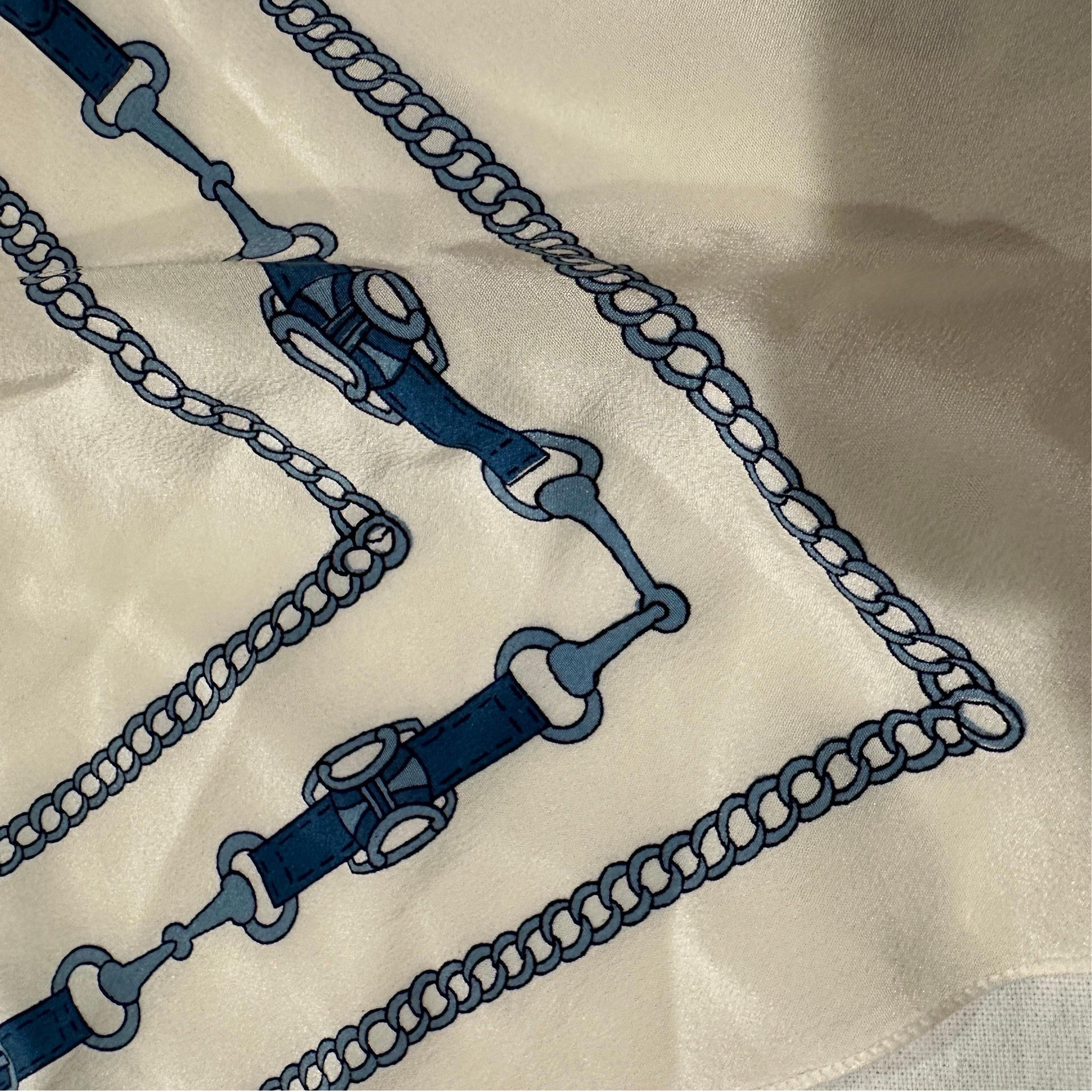 Sciarpa Eleg degli anni '70 in seta bianca e blu di Celine Paris in vendita 9