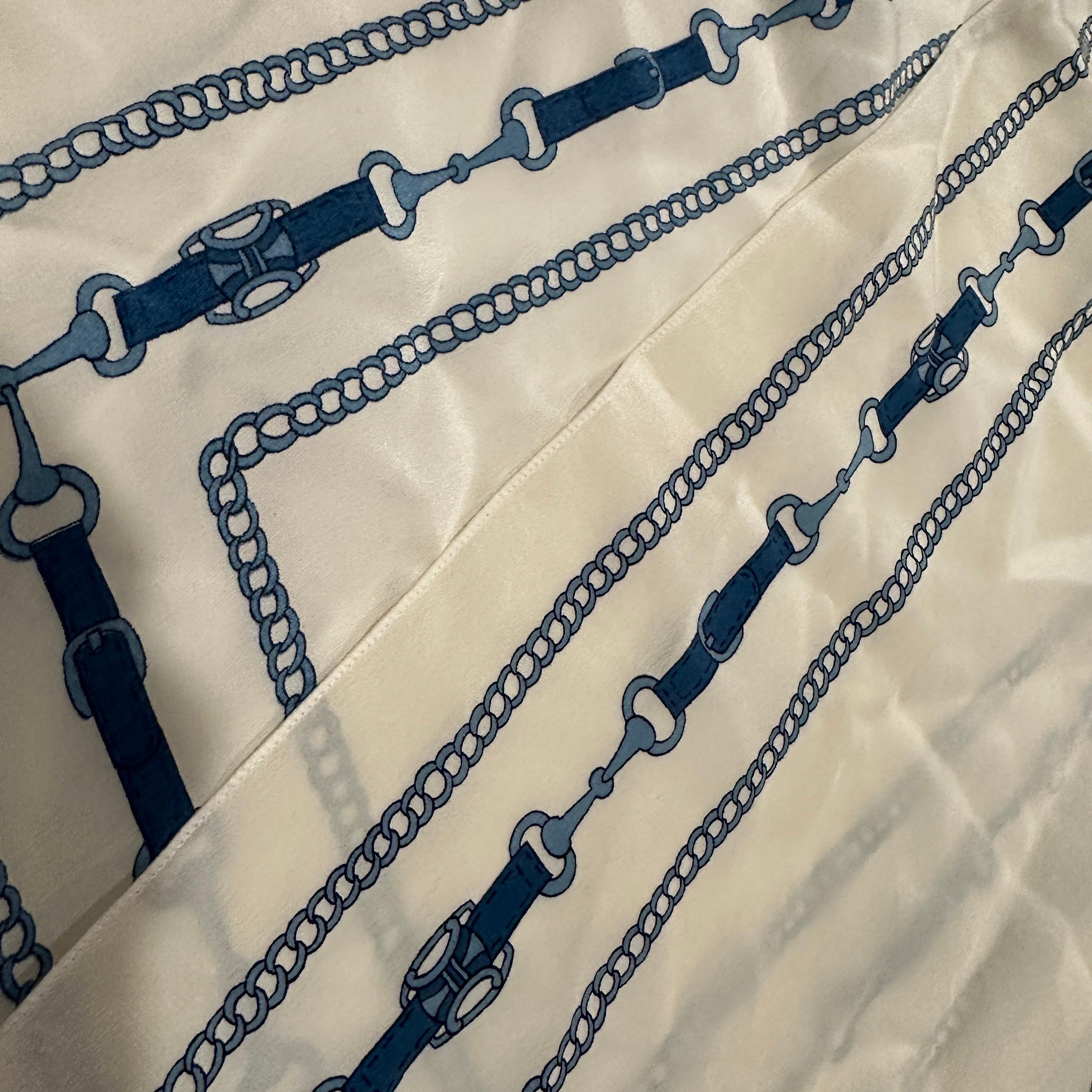 Sciarpa Eleg degli anni '70 in seta bianca e blu di Celine Paris In condizioni ottime in vendita a Aci Castello, IT