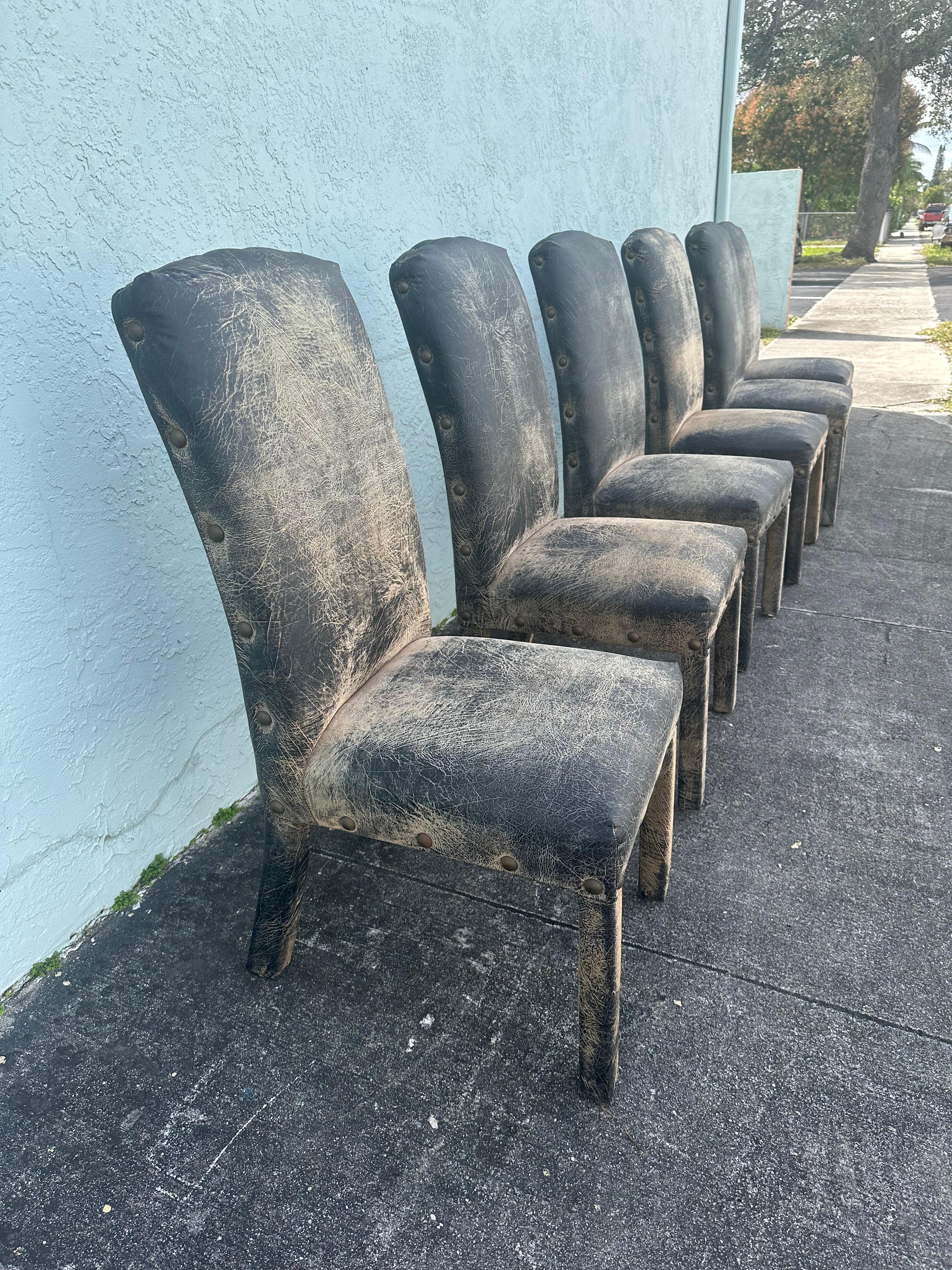 Sedie in finta pelle di elefante degli anni '70 e tavolo da pranzo con zanne in resina d'ottone, set di 7 persone in vendita 8